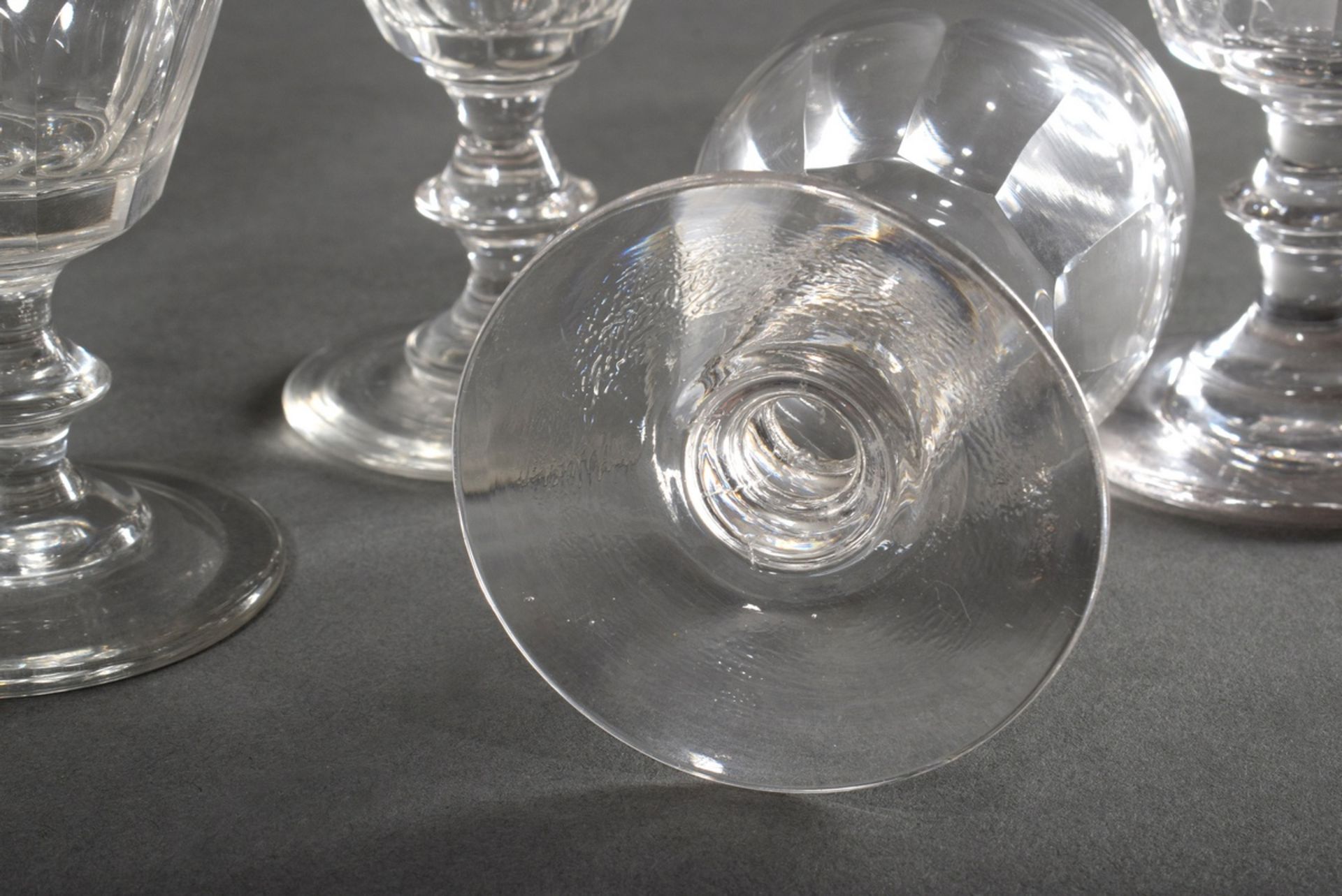 5 wine glasses with half surface cut and disc mode in the stem, colourless glass, varying in height - Image 2 of 2