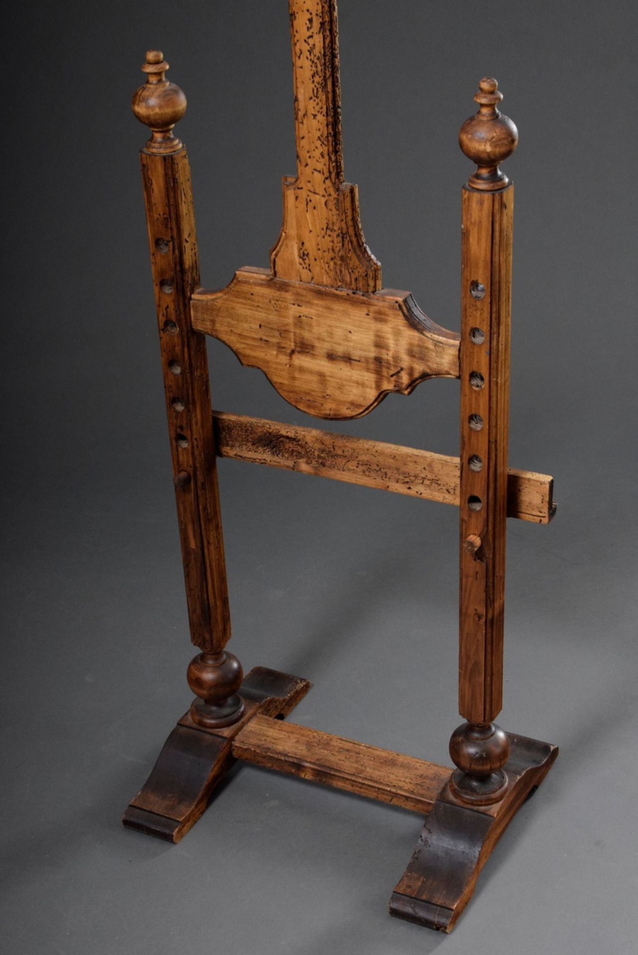 Rustic height-adjustable easel with turned balusters, softwood, 19th c., h. 180cm, old worm damage, - Image 5 of 5