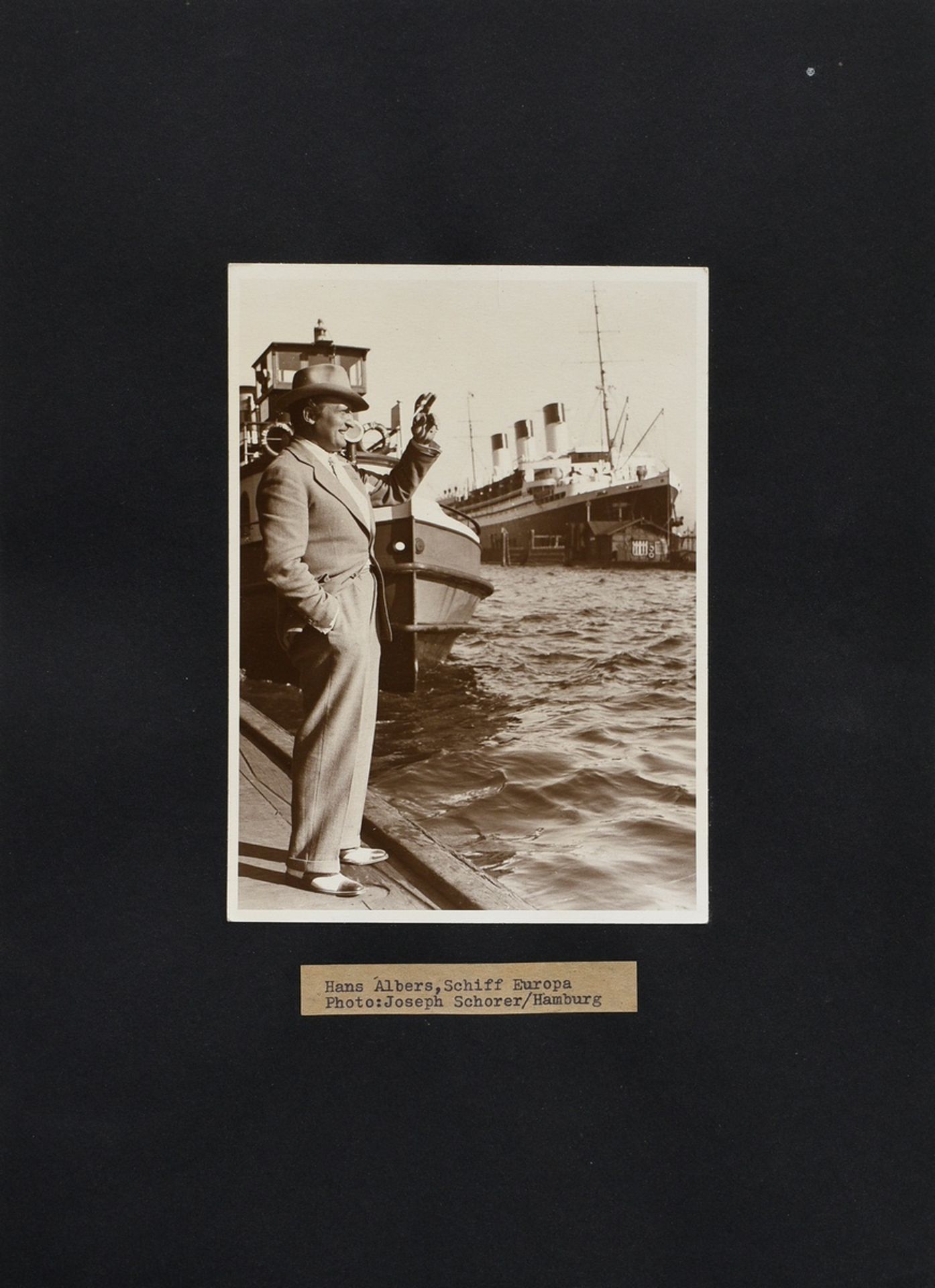 9 Schorer, Joseph (1894-1946) "Hamburg motifs (sailors, workers, Hans Albers)", photographs mounted - Image 2 of 20