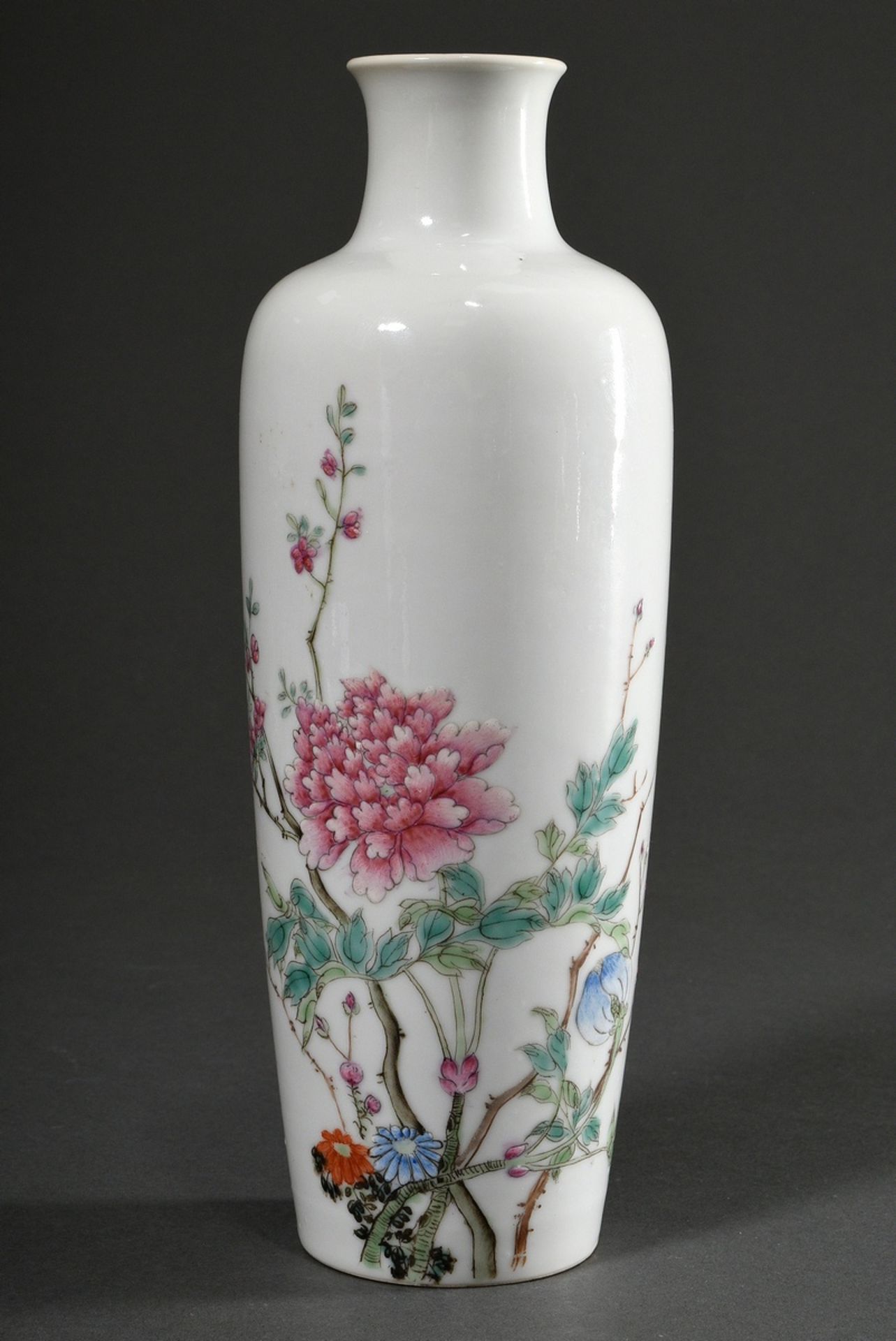 Meiping Vase mit zarter Famille Rose Malerei „Päonie, Kirschblüte und Chrysantheme", - Bild 3 aus 6