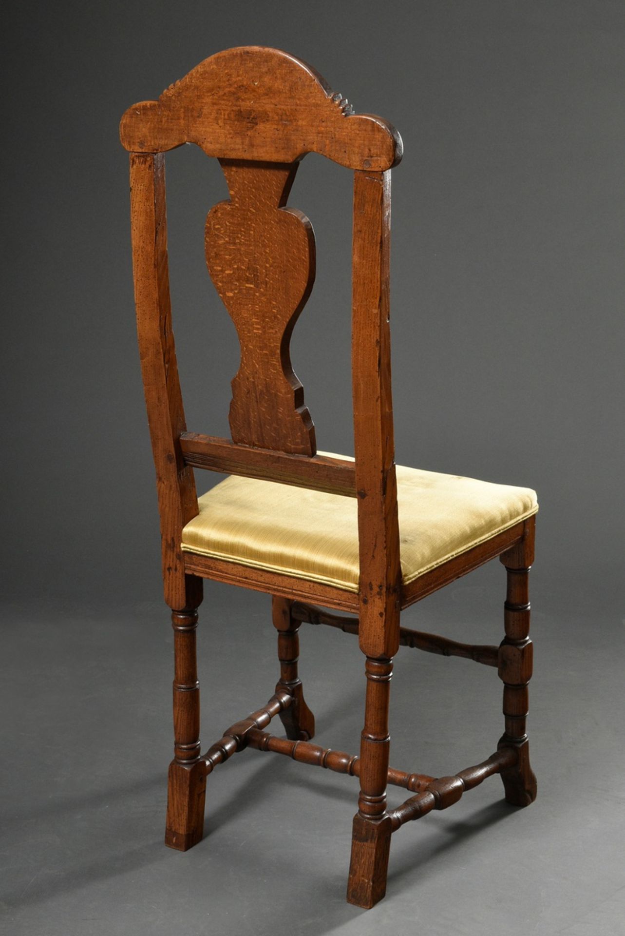 4 Flensburg Baroque chairs with floral carved back board, oak, 1st half 18th c., h. 48/110cm - Image 6 of 7