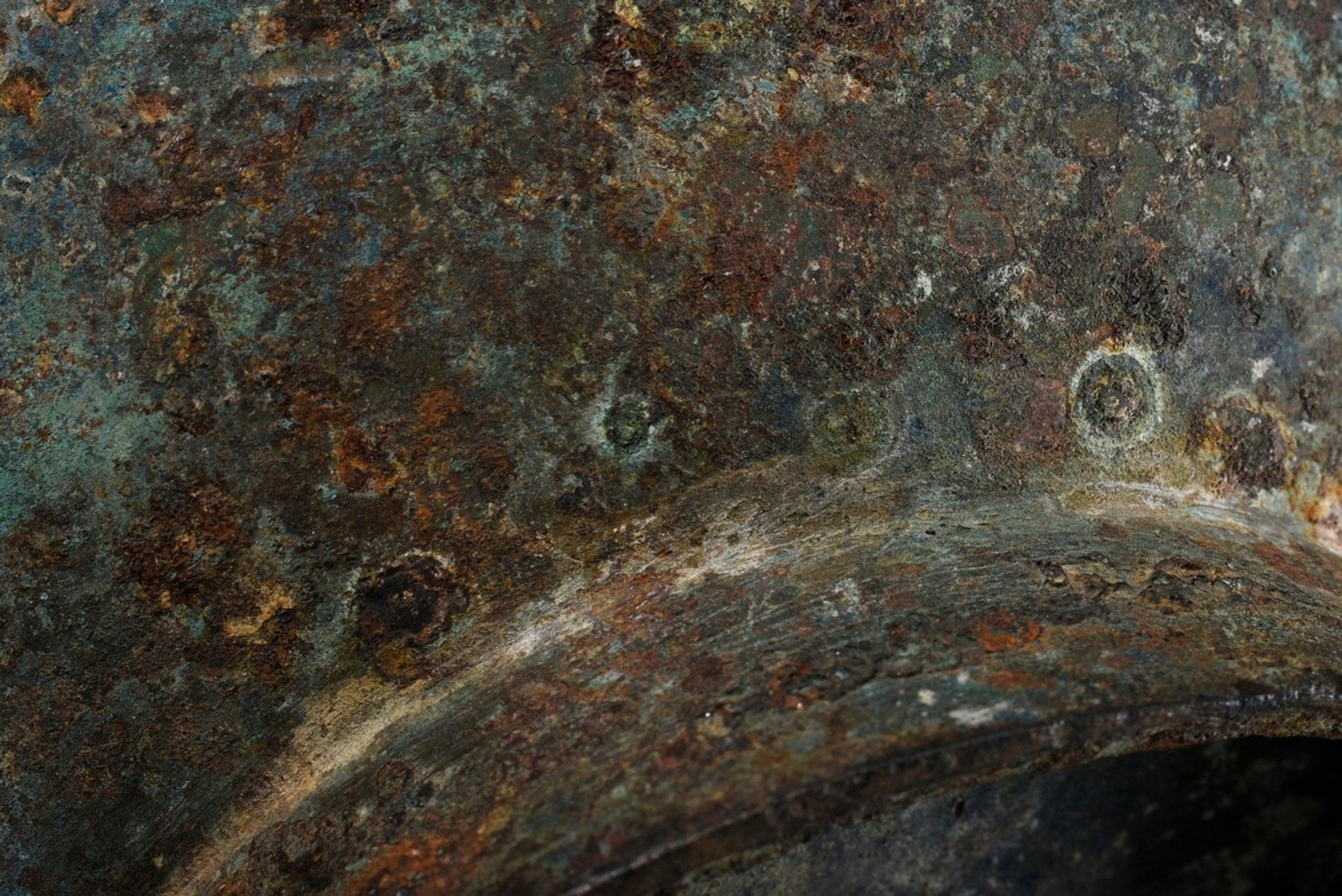 Große Bronze "Knoblauchvase" mit Versinterungs- und Grünspan Patina, z.T. mit Abdrücken textilen Ge - Bild 5 aus 6