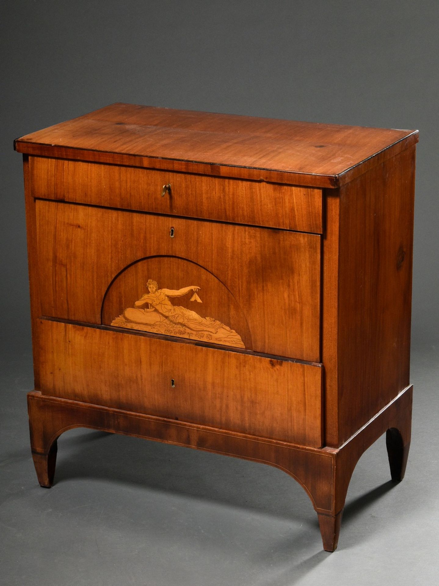 Danish Biedermeier chest of drawers with mythological inlay in segmental arch, upper drawer with mu