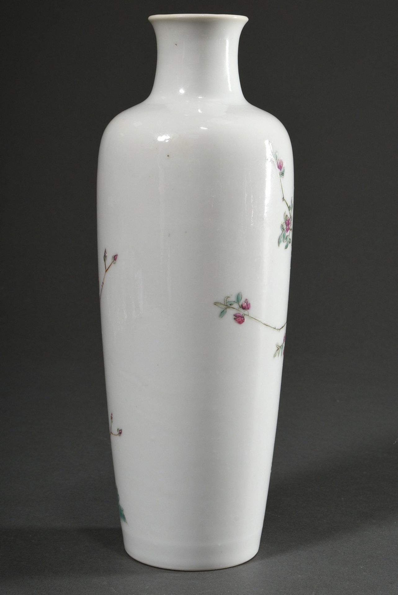 Meiping Vase mit zarter Famille Rose Malerei „Päonie, Kirschblüte und Chrysantheme", - Bild 4 aus 6