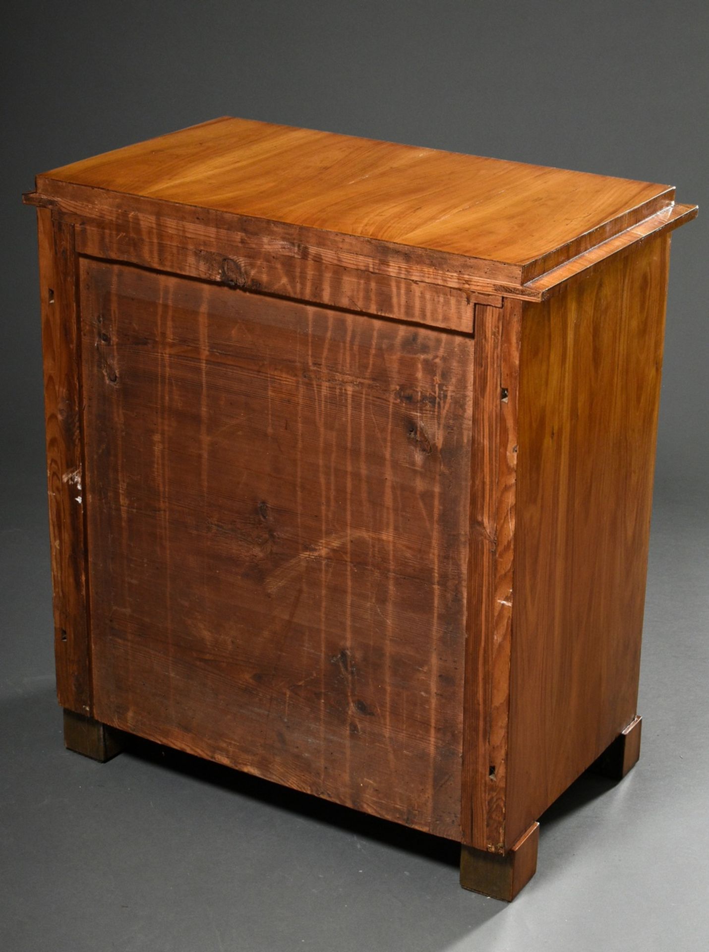 Small console dresser with segmental arch in the door, cherry/softwood veneer, 1st quarter 19th c., - Image 6 of 6