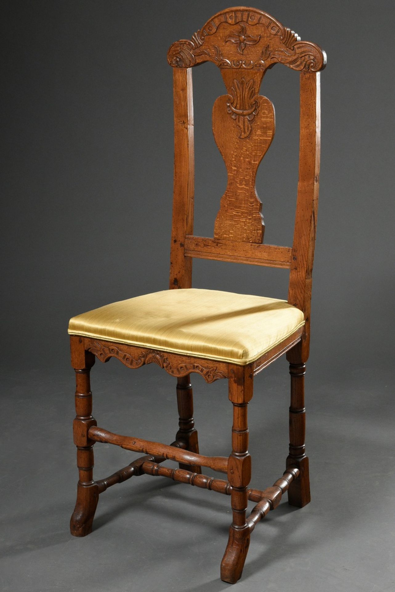 4 Flensburg Baroque chairs with floral carved back board, oak, 1st half 18th c., h. 48/110cm - Image 5 of 7