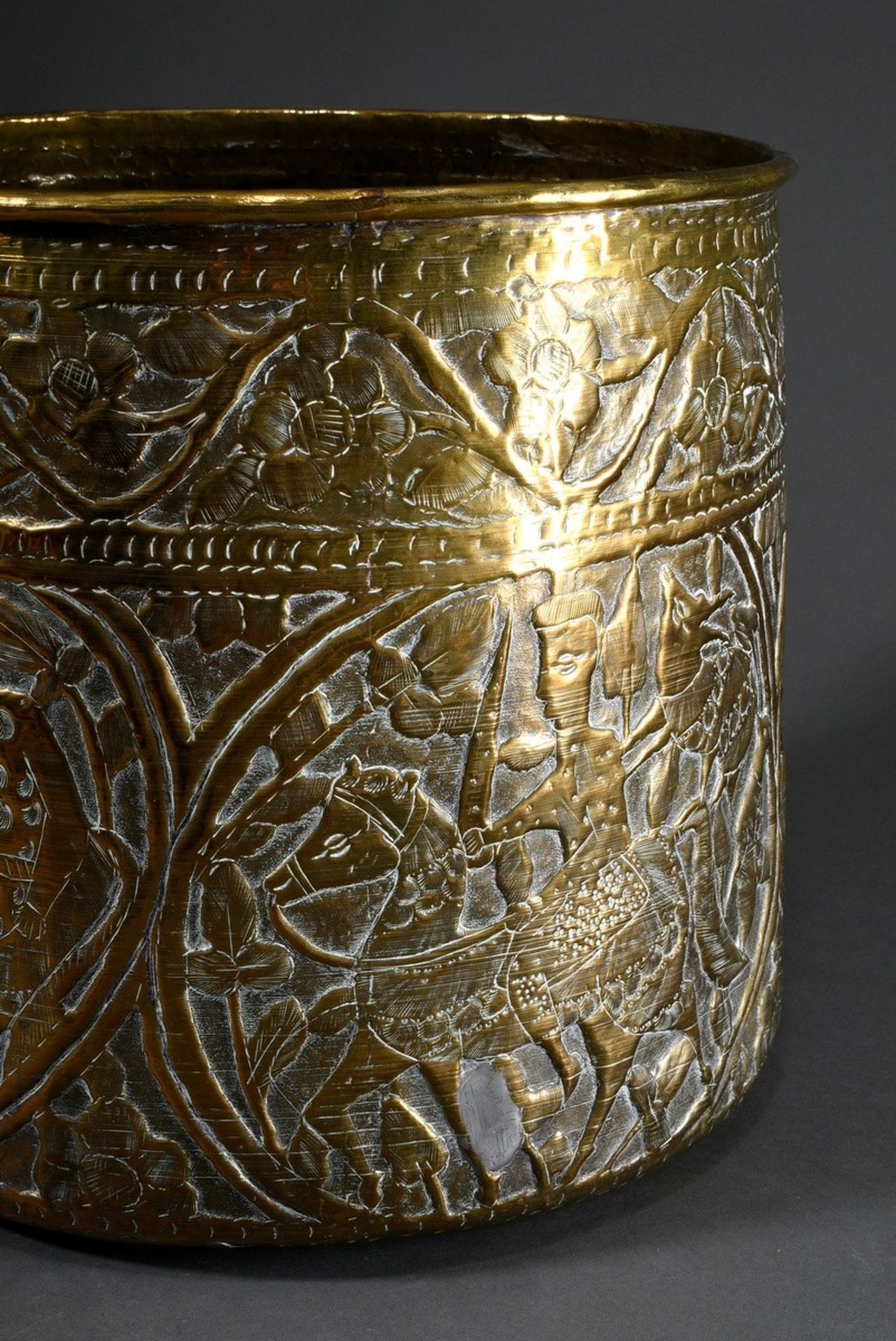 Large brass firewood bucket with chased wall "Arabic characters and figures", around 1900, h. 32cm, - Image 5 of 7