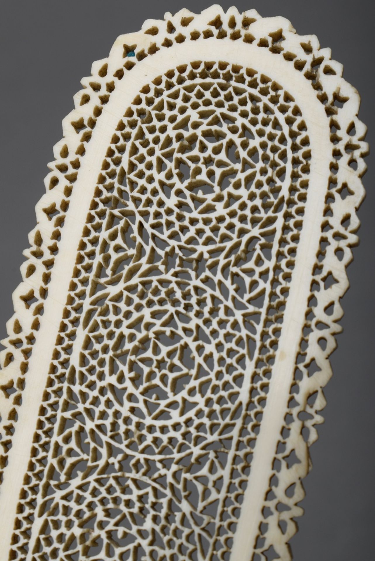 Indian ivory letter opener in ornamentally sawn openwork, 19th century, l. 24cm, licence according - Image 2 of 4