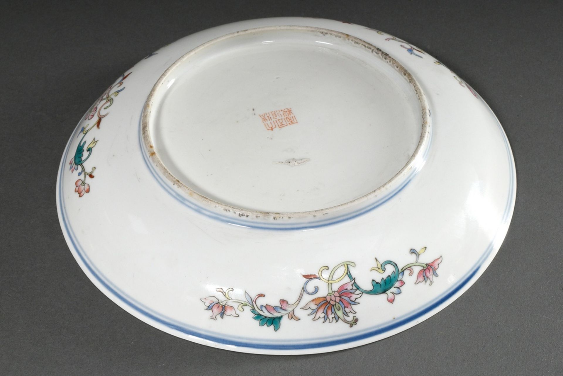 Chinese porcelain plate "Three 5-clawed dragons with flaming pearl", reserves and reverse with flor - Image 3 of 7