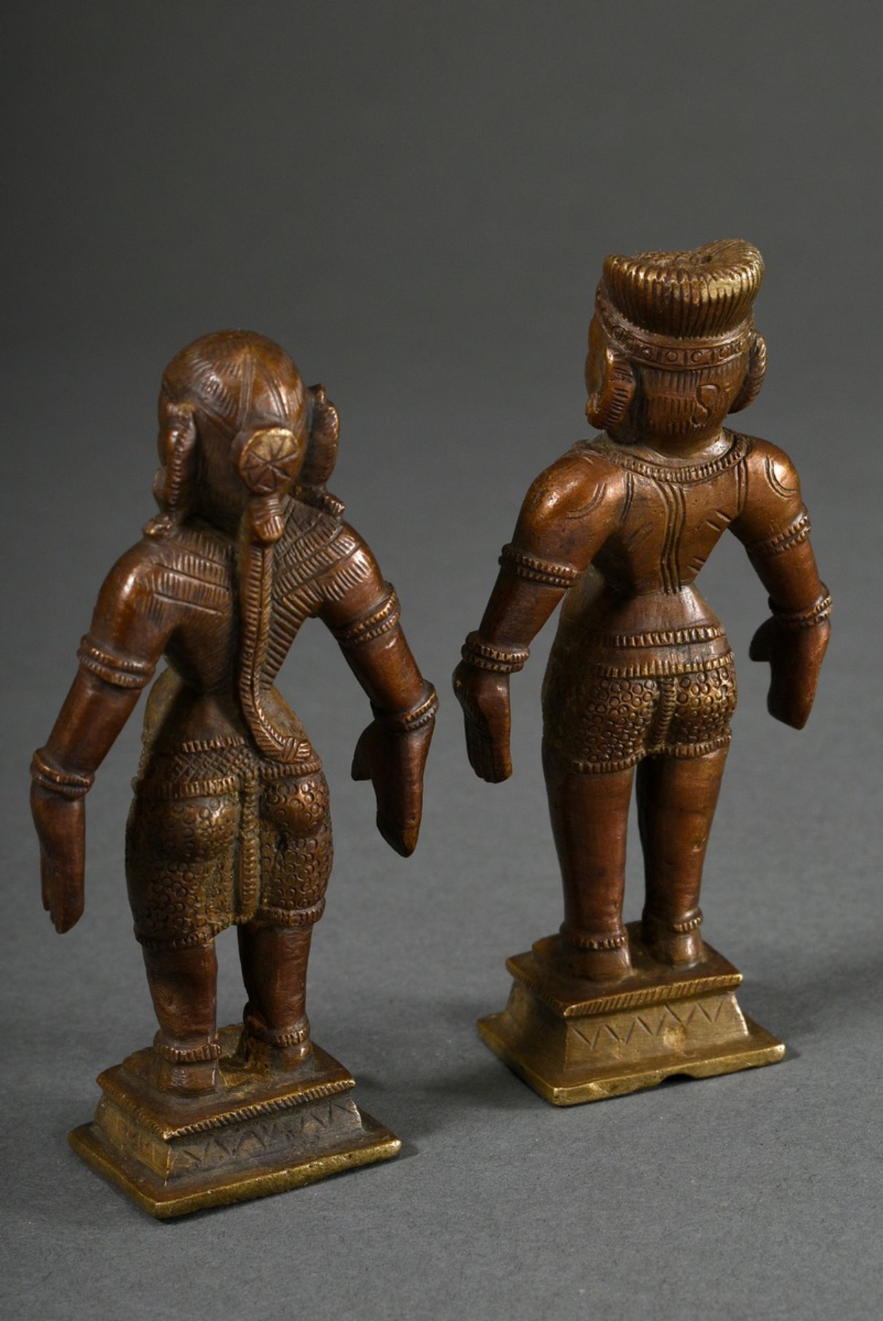 Pair of bronze figures probably "Krishna" and "Radha", India 19th/20th c., h. 10.5/11.2cm, acquired - Image 3 of 4