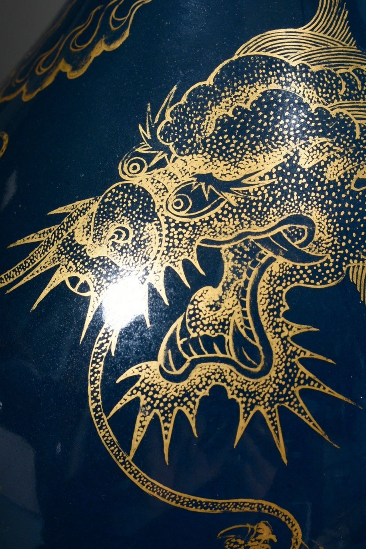 Chinese baluster vase with fine gold painting "5-clawed dragon and tama pearl over the sea" on powd - Image 2 of 7