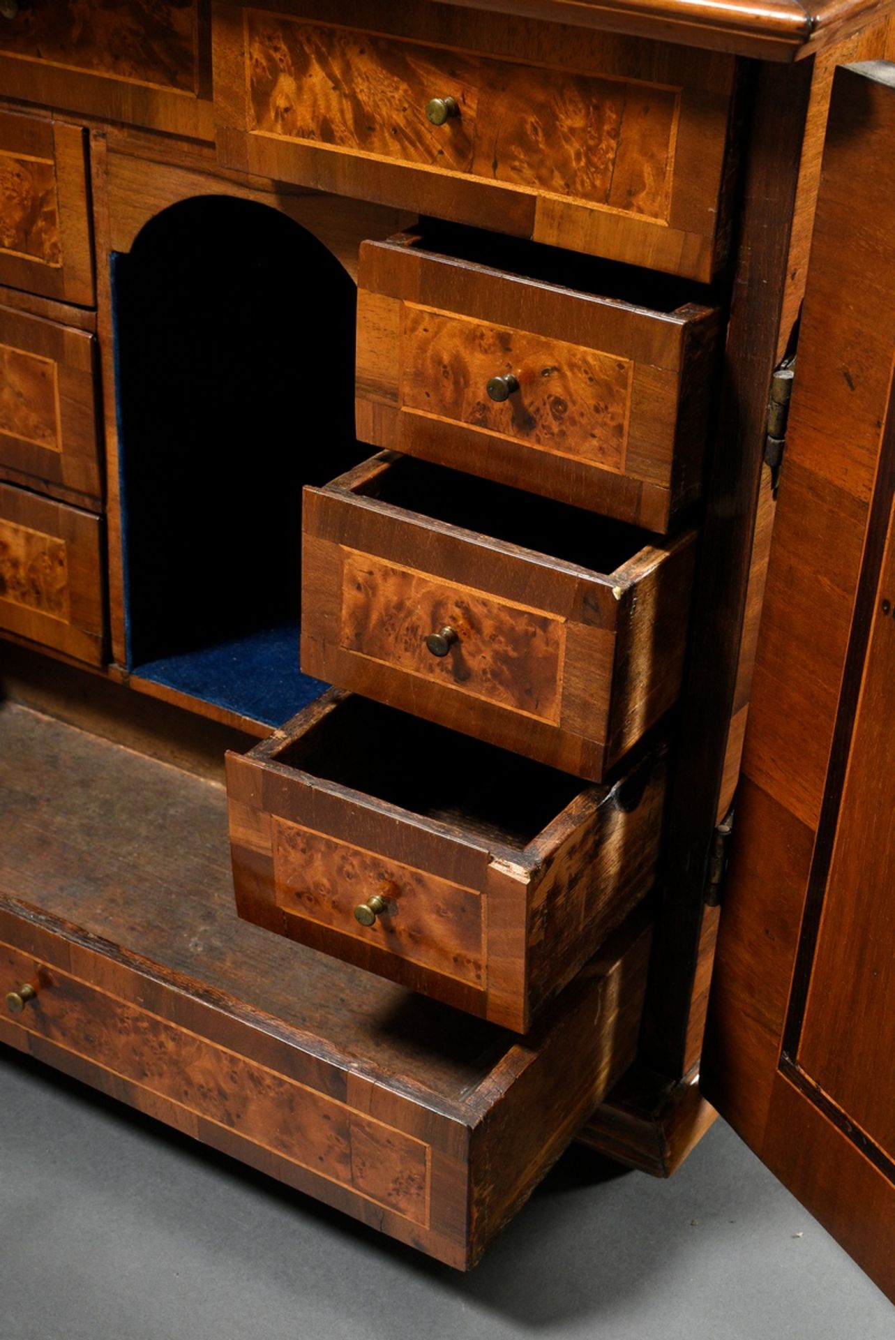 Small baroque hanging cabinet with inlaid corpus "birds" and drawers inside, early 18th century, 48 - Image 5 of 6