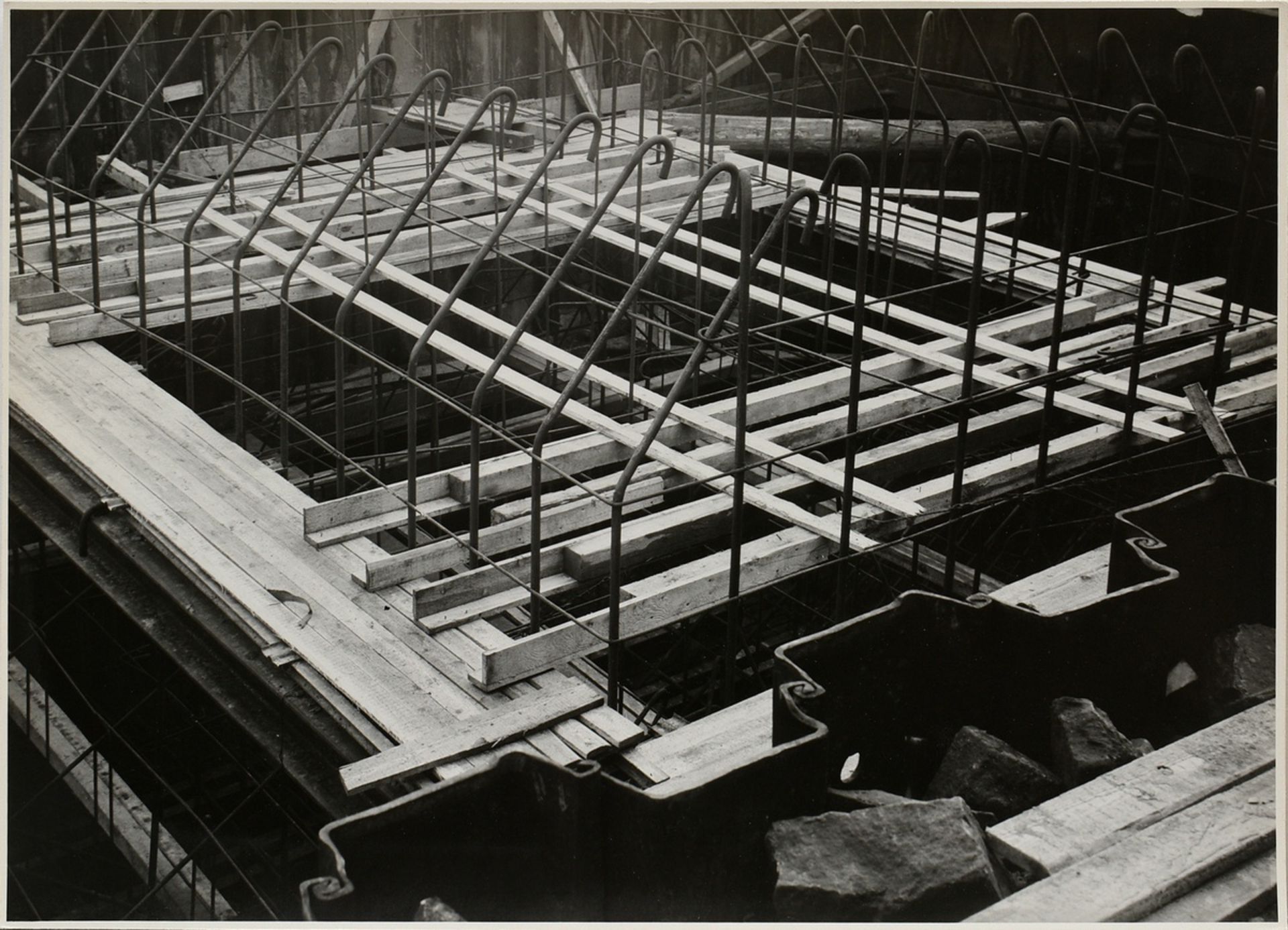 31 Renger-Patzsch, Albert (1897-1966) "Architectural Studies" (concrete and bridge construction), p - Image 15 of 18