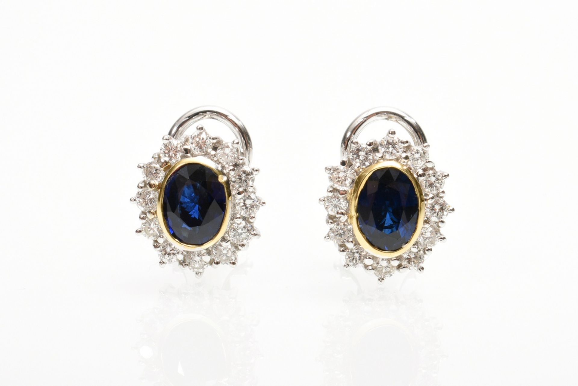 Pair of white gold 750 stud earrings with sapphires in yellow gold settings and diamonds (total app - Image 3 of 4