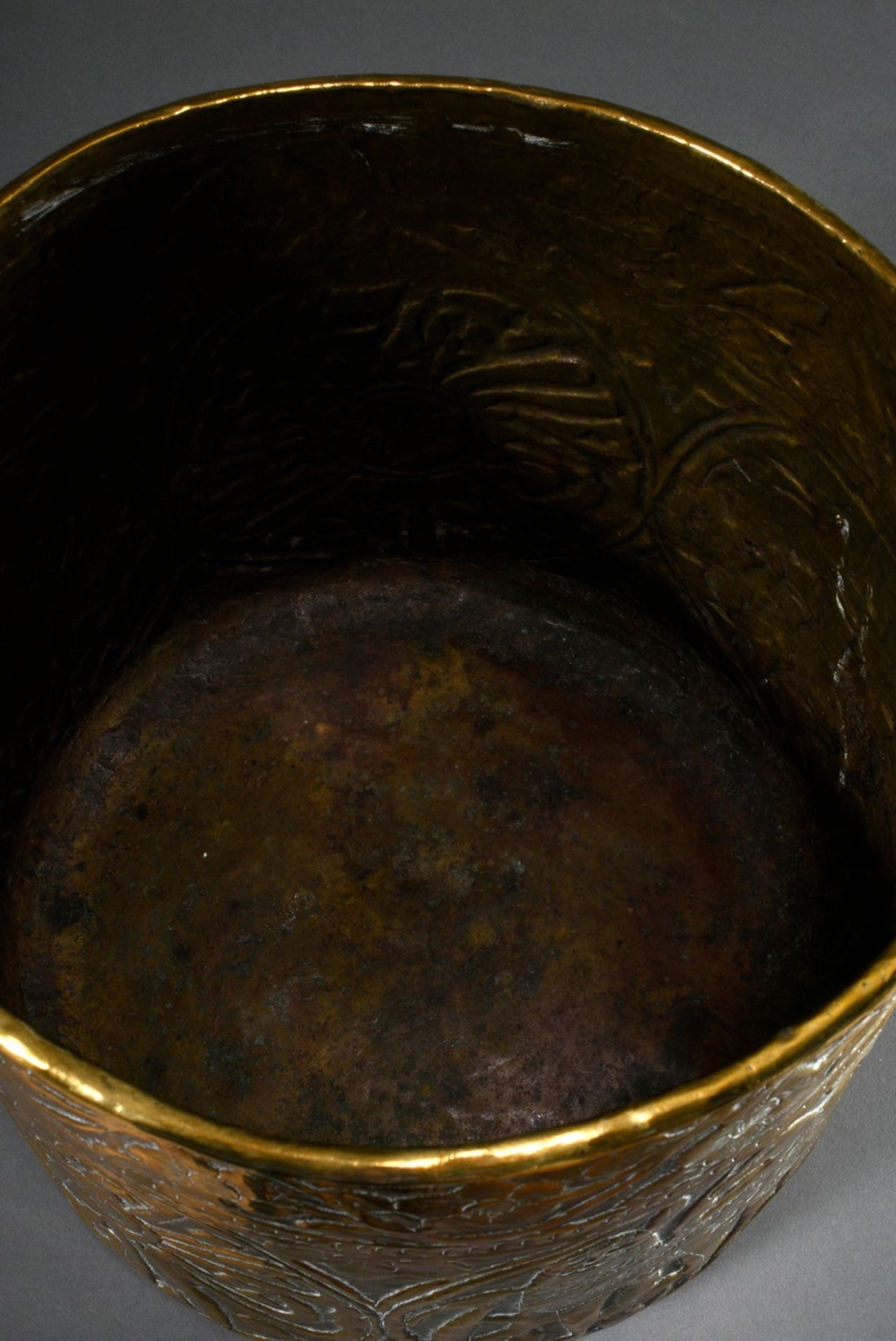 Large brass firewood bucket with chased wall "Arabic characters and figures", around 1900, h. 32cm, - Image 3 of 7