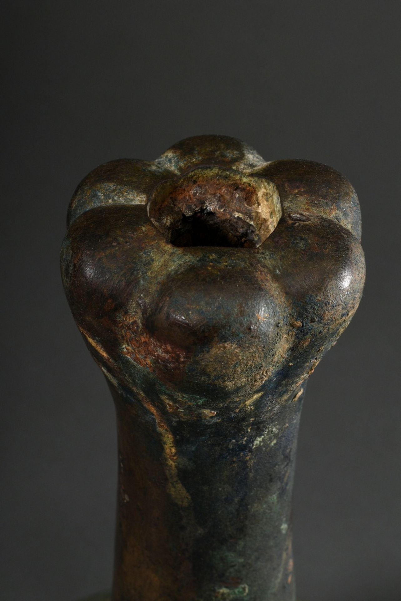 Große Bronze "Knoblauchvase" mit Versinterungs- und Grünspan Patina, z.T. mit Abdrücken textilen Ge - Bild 3 aus 6