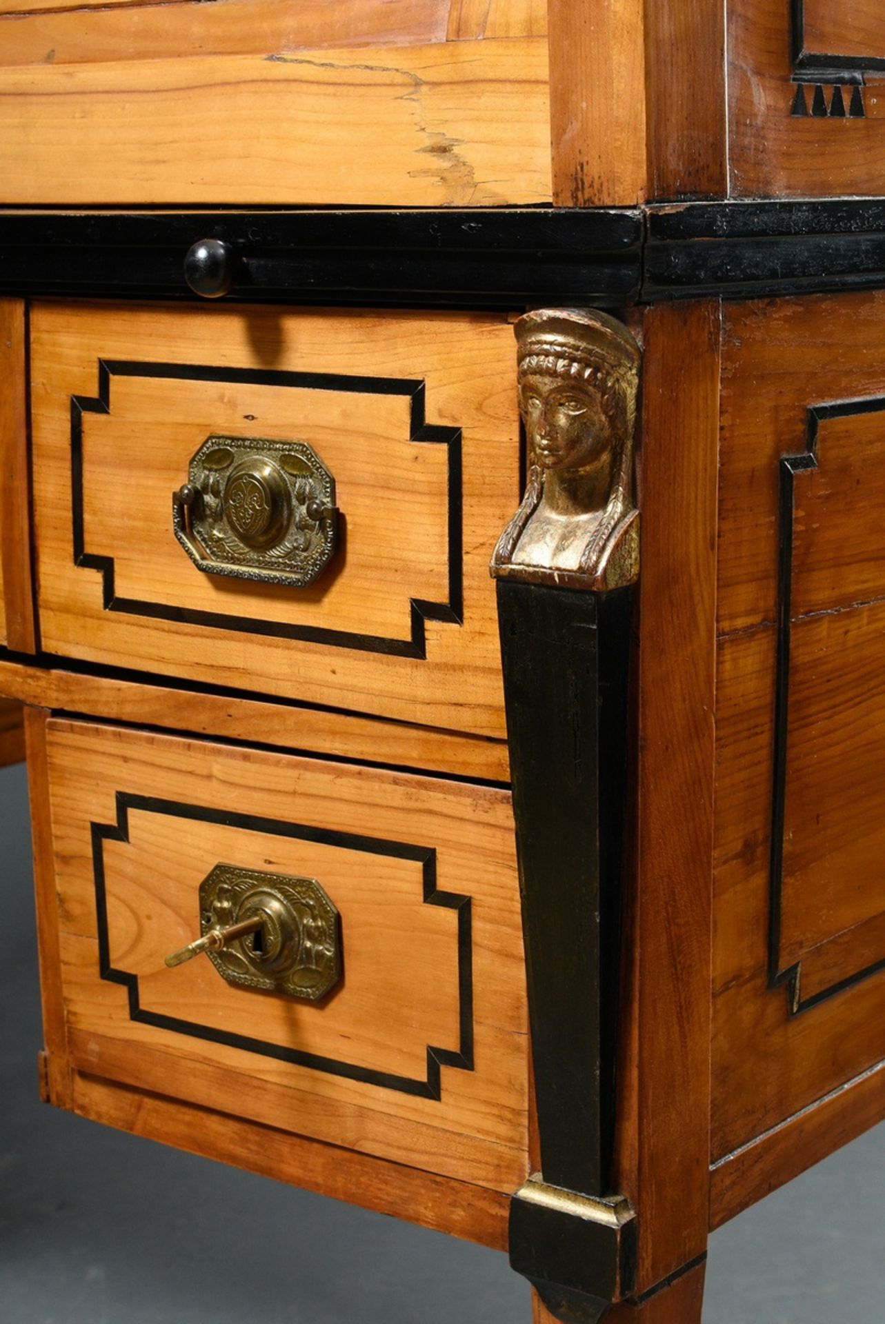 Classicist cylinder office on pointed legs with female caryatids, cherry with ebony, ribbon inlays, - Image 5 of 11