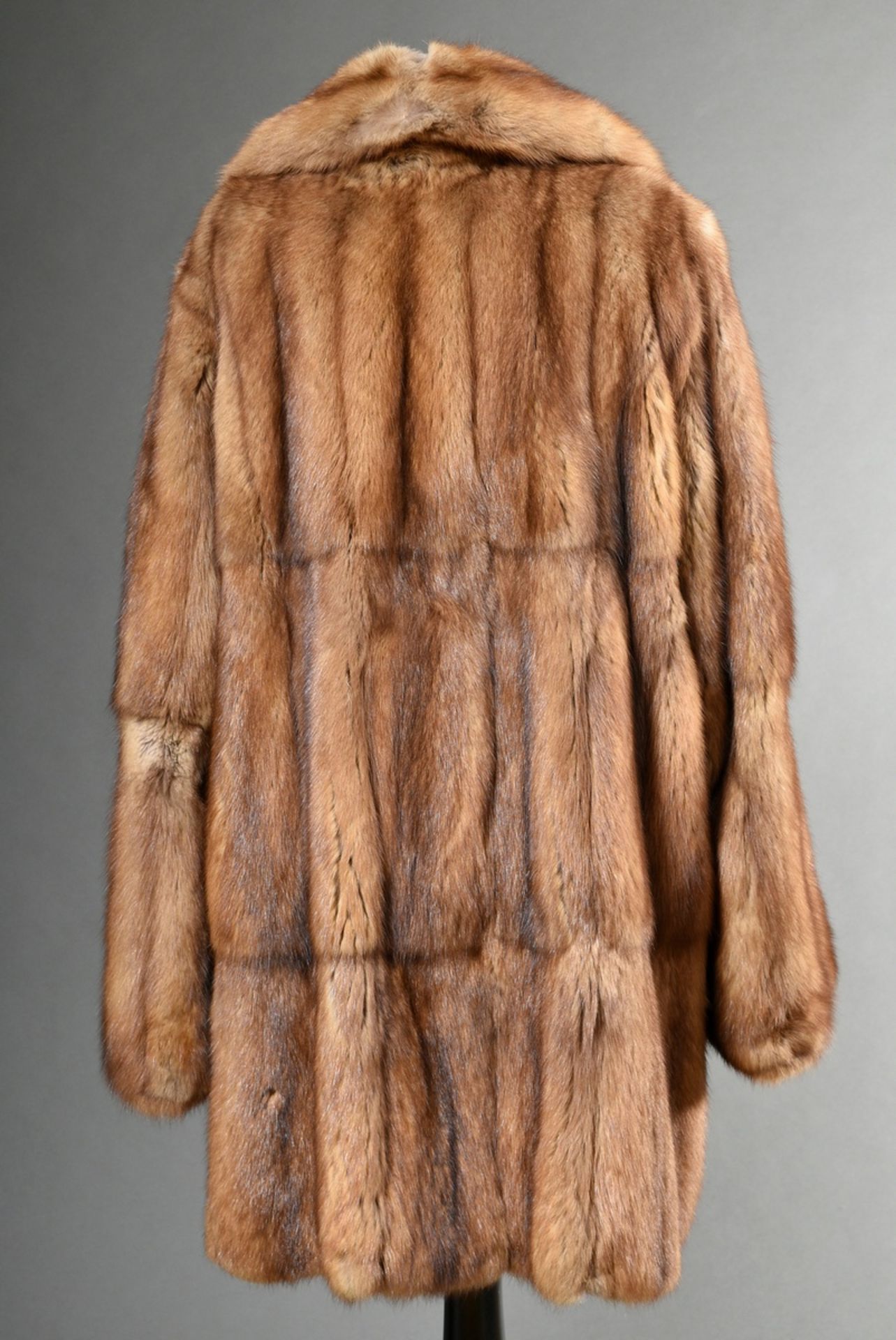 Kanadische Goldzobel Jacke aus längs verarbeiteten Fellen, Bonnie Models Nr. 161940, 2004 bei Unger - Bild 3 aus 5