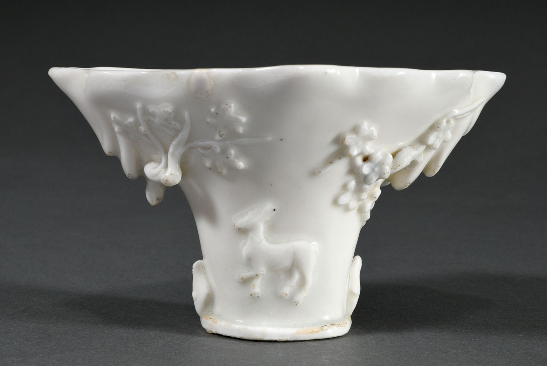 Blanc de Chine drinking cup with decoration in relief "dragon, deer and twigs" in the form of a rhi - Image 4 of 7