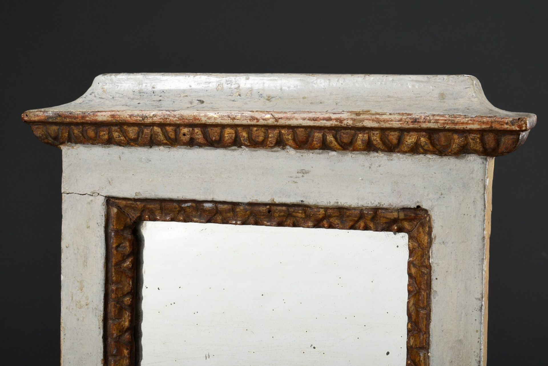 Small angular Empire mirror with gilded leaf frieze and paw feet, carved wood, white/gold painted,  - Image 3 of 4