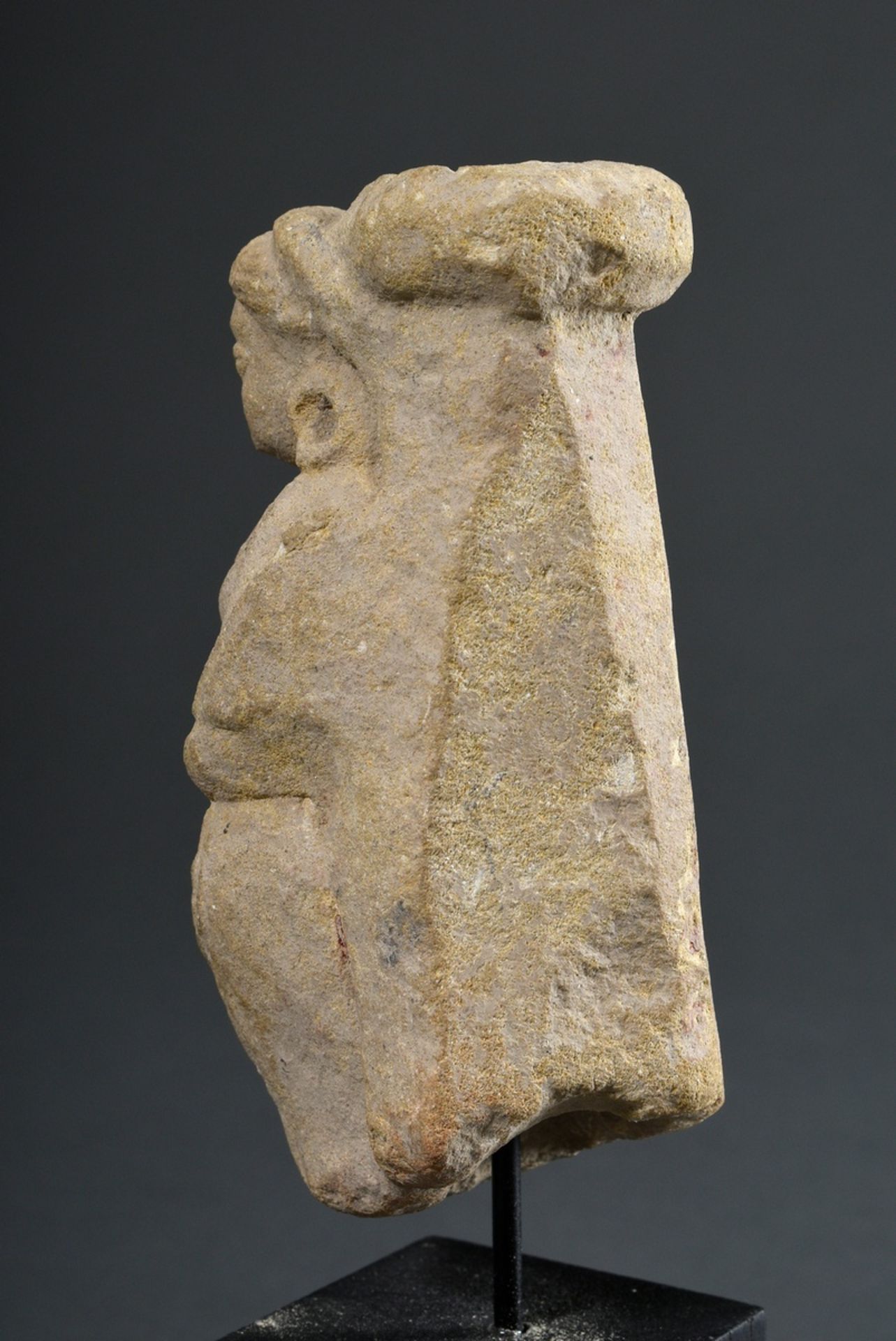 2 Various Indian and Pakistani sandstone fragments: "Female figure" and "Boy", Mathura and Taxila G - Image 3 of 7