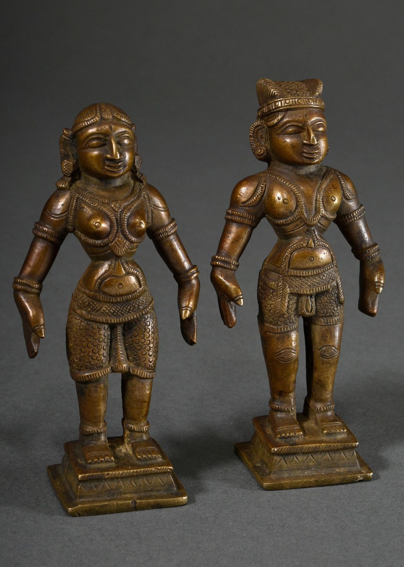 Pair of bronze figures probably "Krishna" and "Radha", India 19th/20th c., h. 10.5/11.2cm, acquired