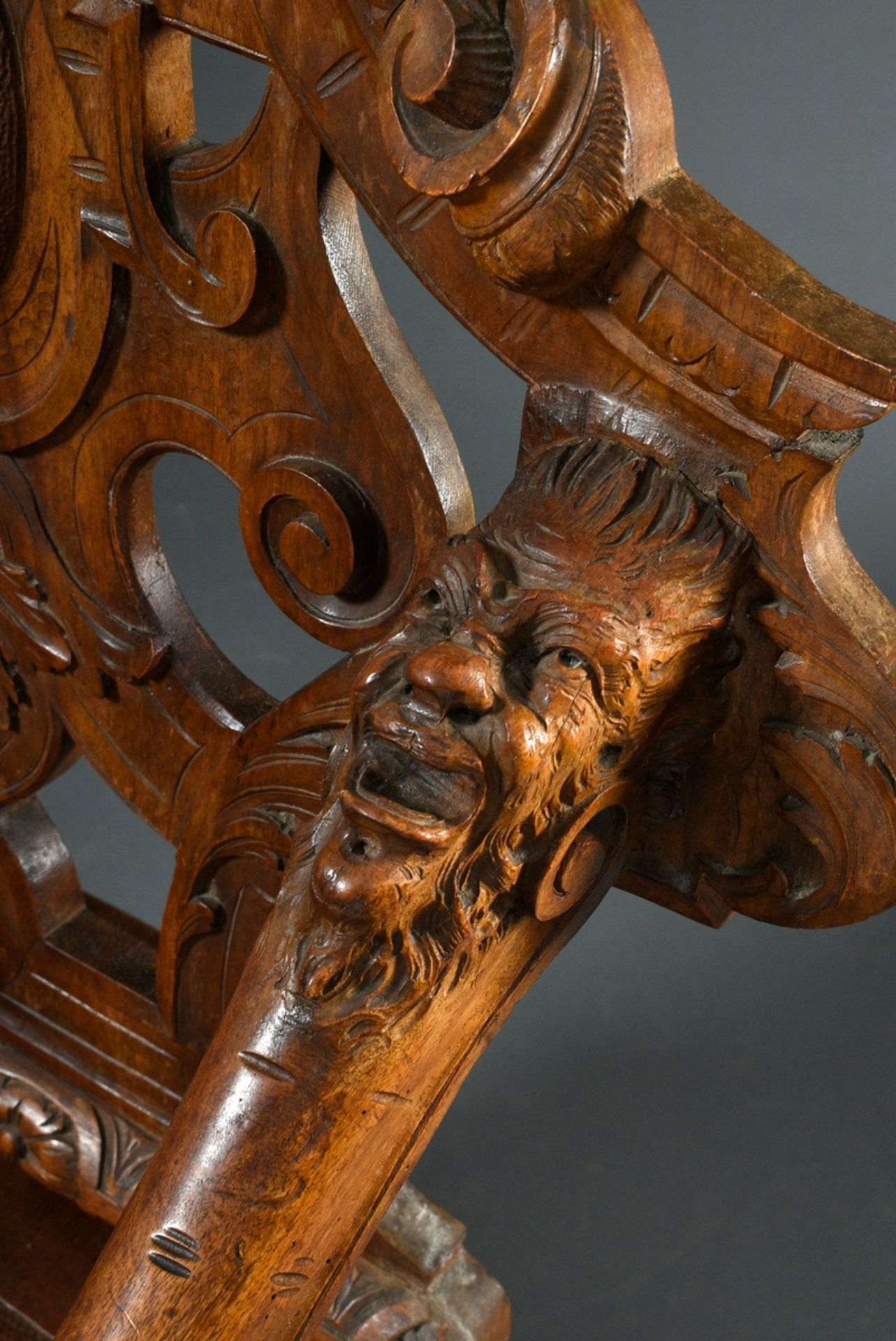 2 pieces Wilhelminian board chair and armchair with opulent carvings "grotesques and masks", h. 46/ - Image 11 of 12