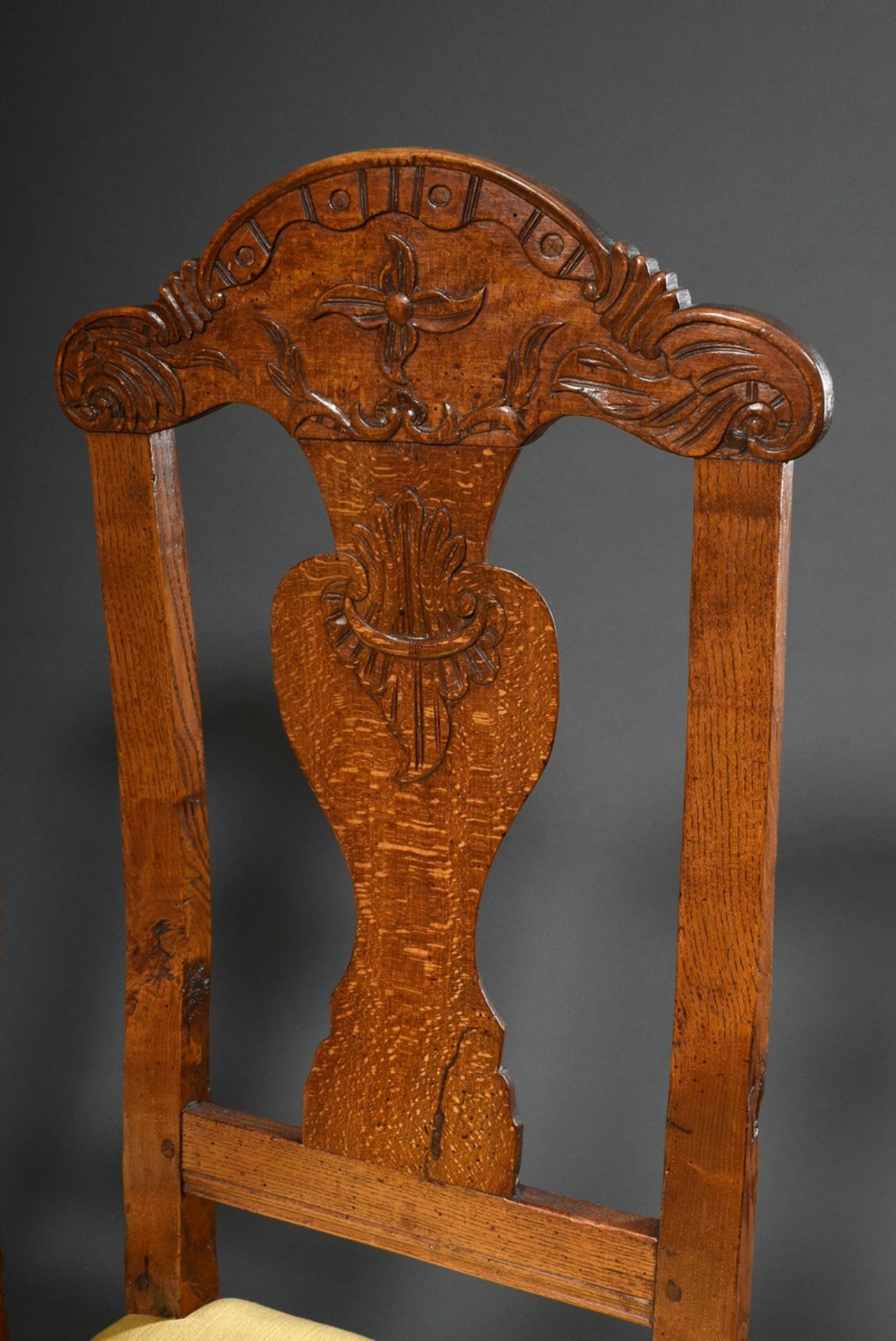 4 Flensburg Baroque chairs with floral carved back board, oak, 1st half 18th c., h. 48/110cm - Image 3 of 7