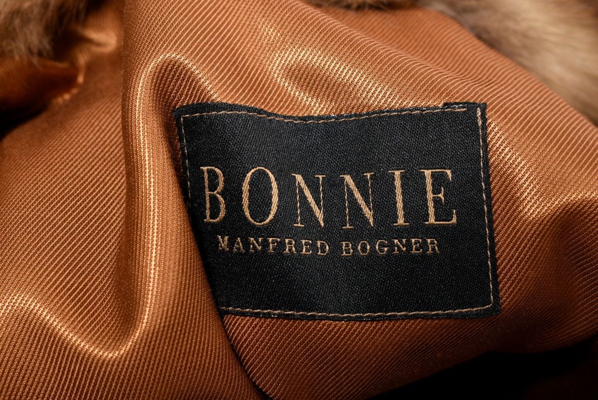 Kanadische Goldzobel Jacke aus längs verarbeiteten Fellen, Bonnie Models Nr. 161940, 2004 bei Unger - Bild 5 aus 5