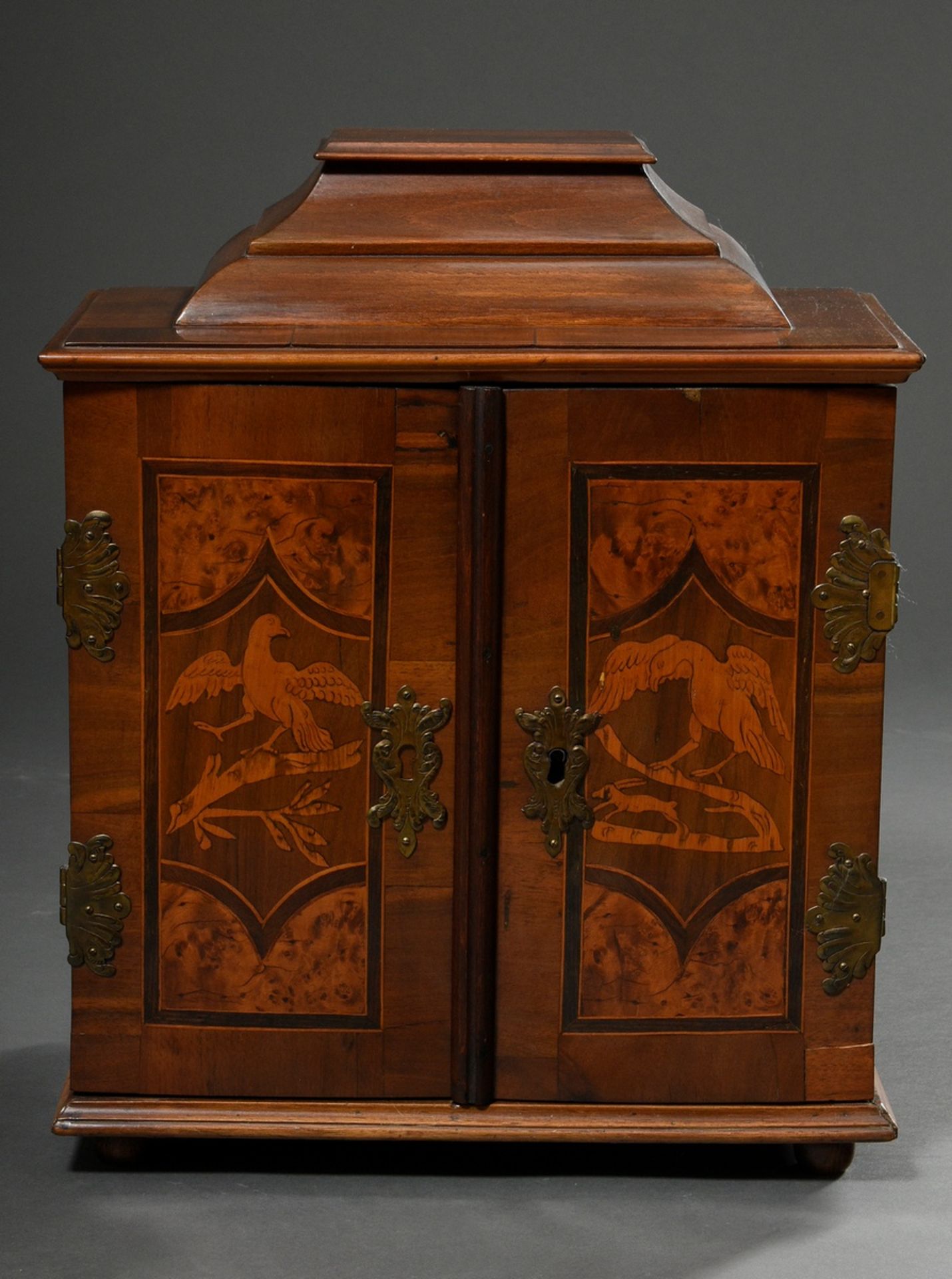 Small baroque hanging cabinet with inlaid corpus "birds" and drawers inside, early 18th century, 48 - Image 2 of 6