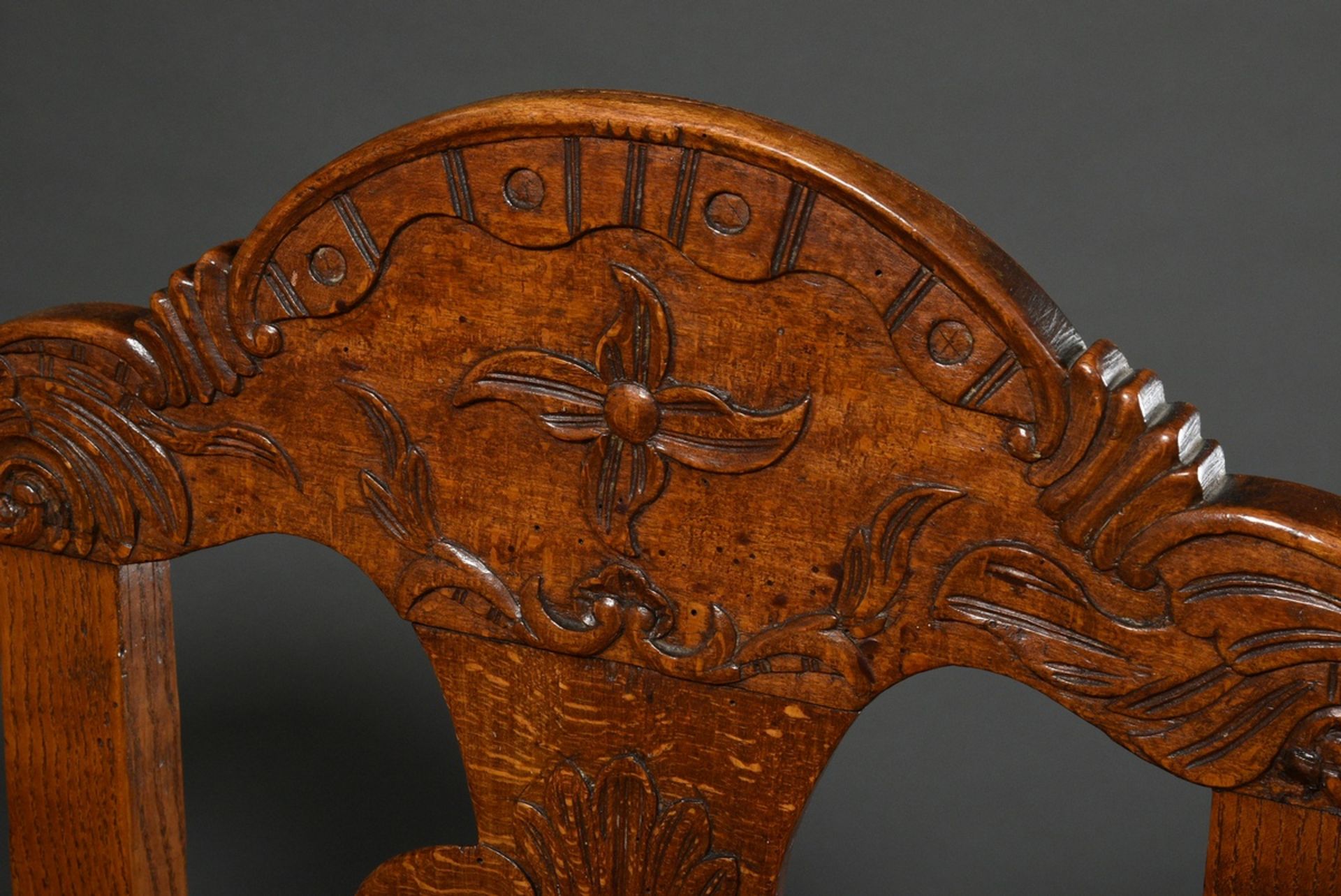 4 Flensburg Baroque chairs with floral carved back board, oak, 1st half 18th c., h. 48/110cm - Image 4 of 7