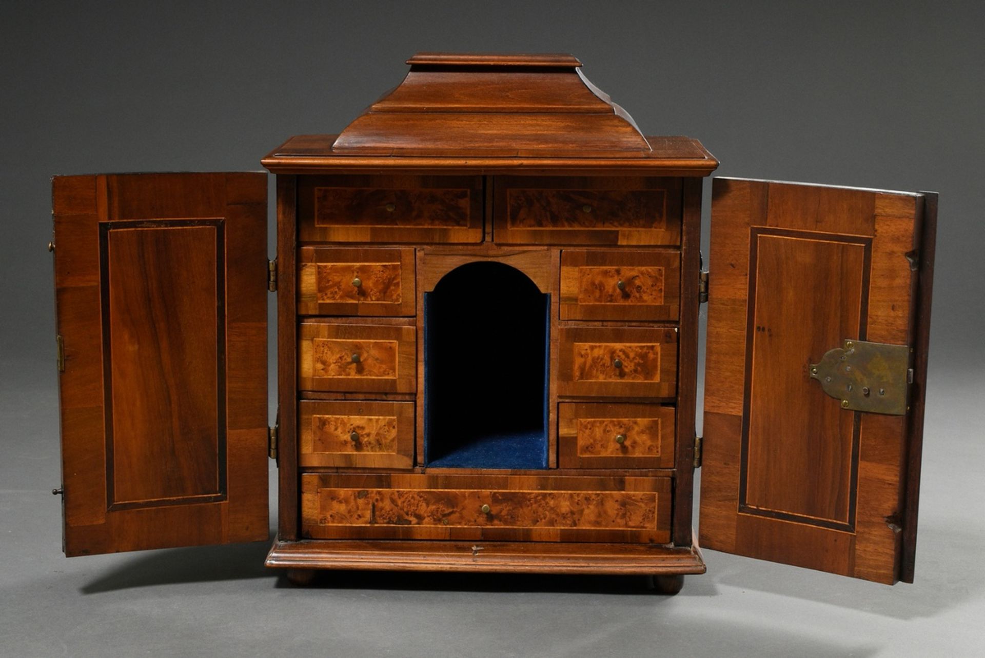 Small baroque hanging cabinet with inlaid corpus "birds" and drawers inside, early 18th century, 48 - Image 3 of 6