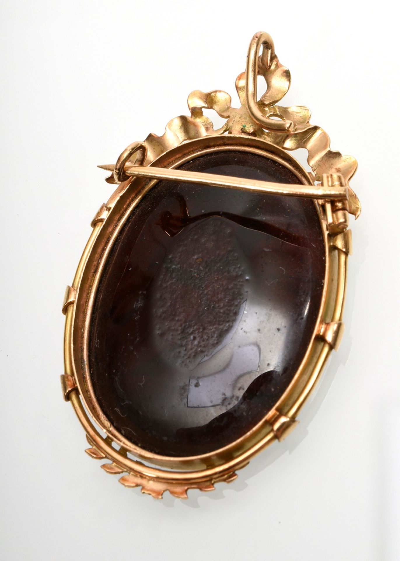 Delicate pink gold 585 pin pendant with fine enamel painting "Putto" on brown background, circa 189 - Image 3 of 3