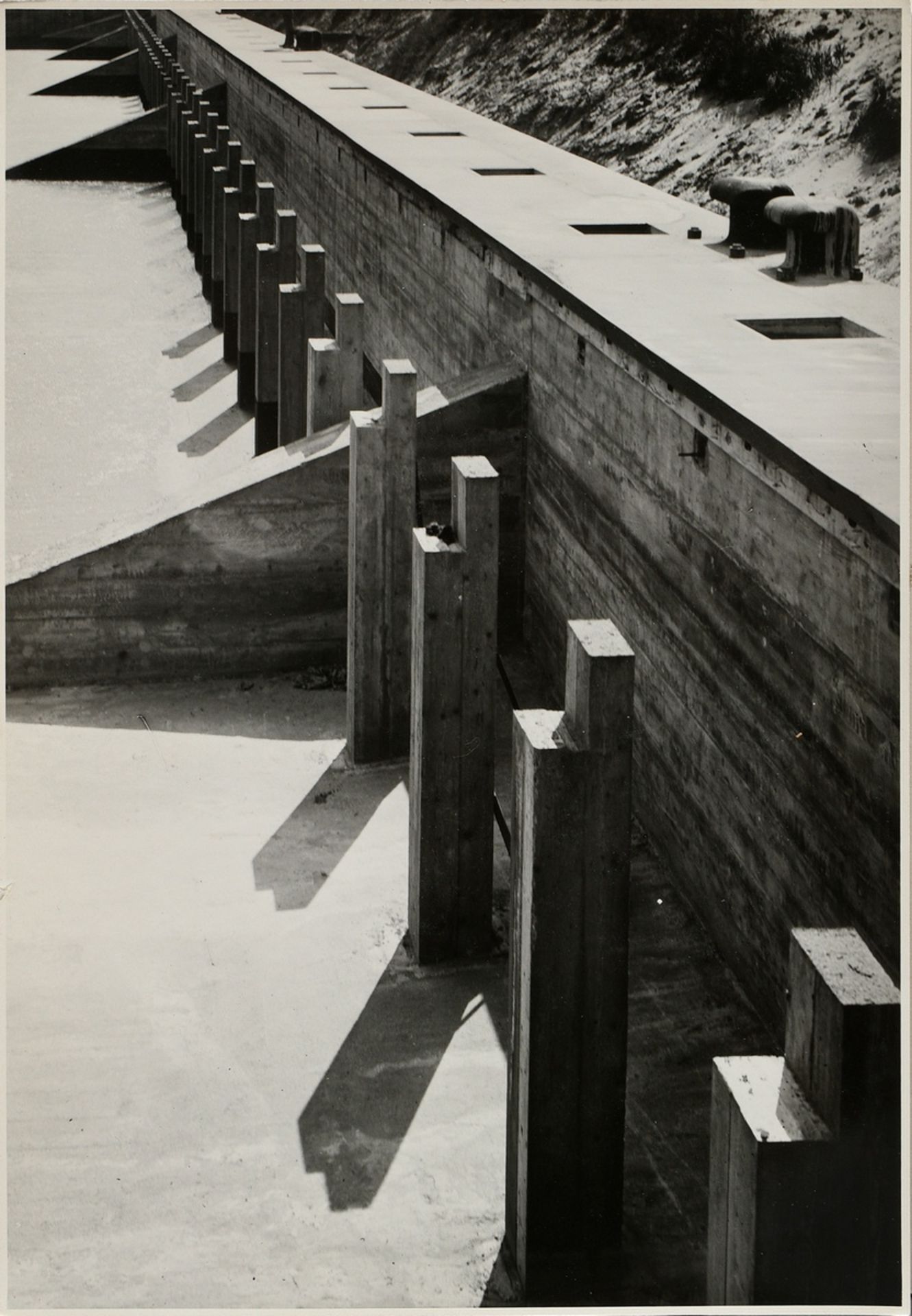 31 Renger-Patzsch, Albert (1897-1966) "Architectural Studies" (concrete and bridge construction), p - Image 14 of 18