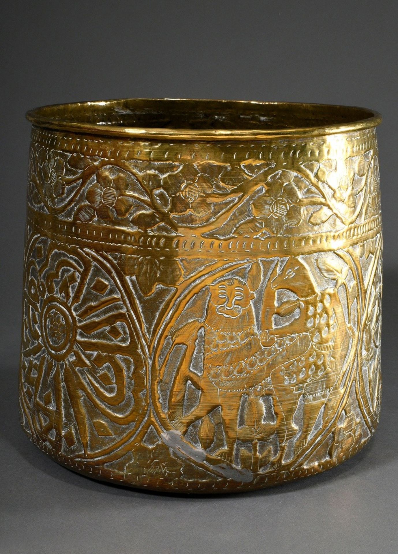 Large brass firewood bucket with chased wall "Arabic characters and figures", around 1900, h. 32cm,