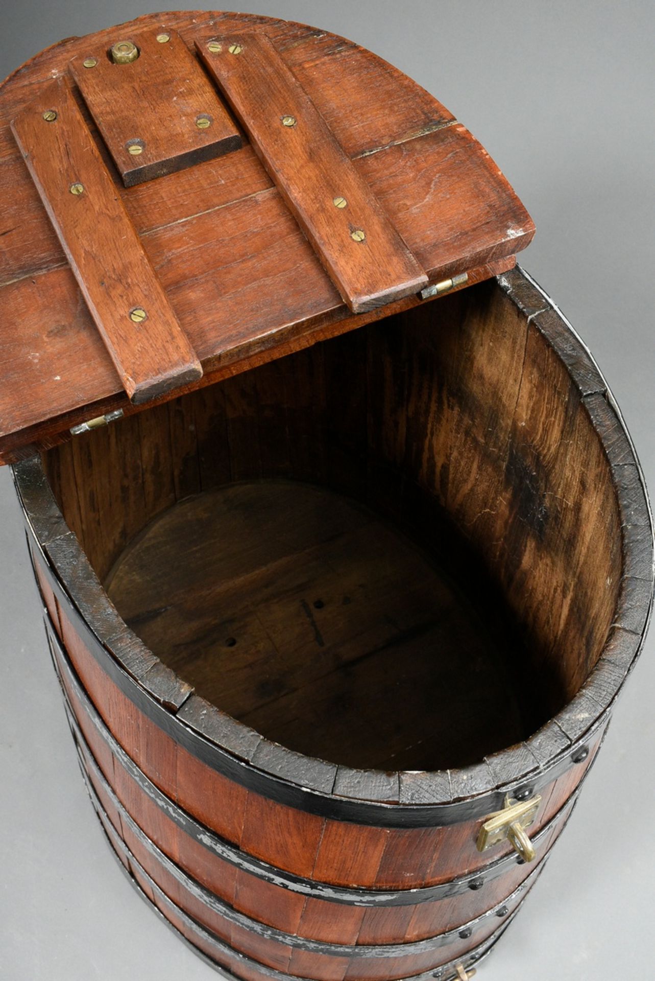 Bound wooden barrel for storage of ship's stores, 18th/19th c., oak with brass fittings and black l - Image 2 of 4