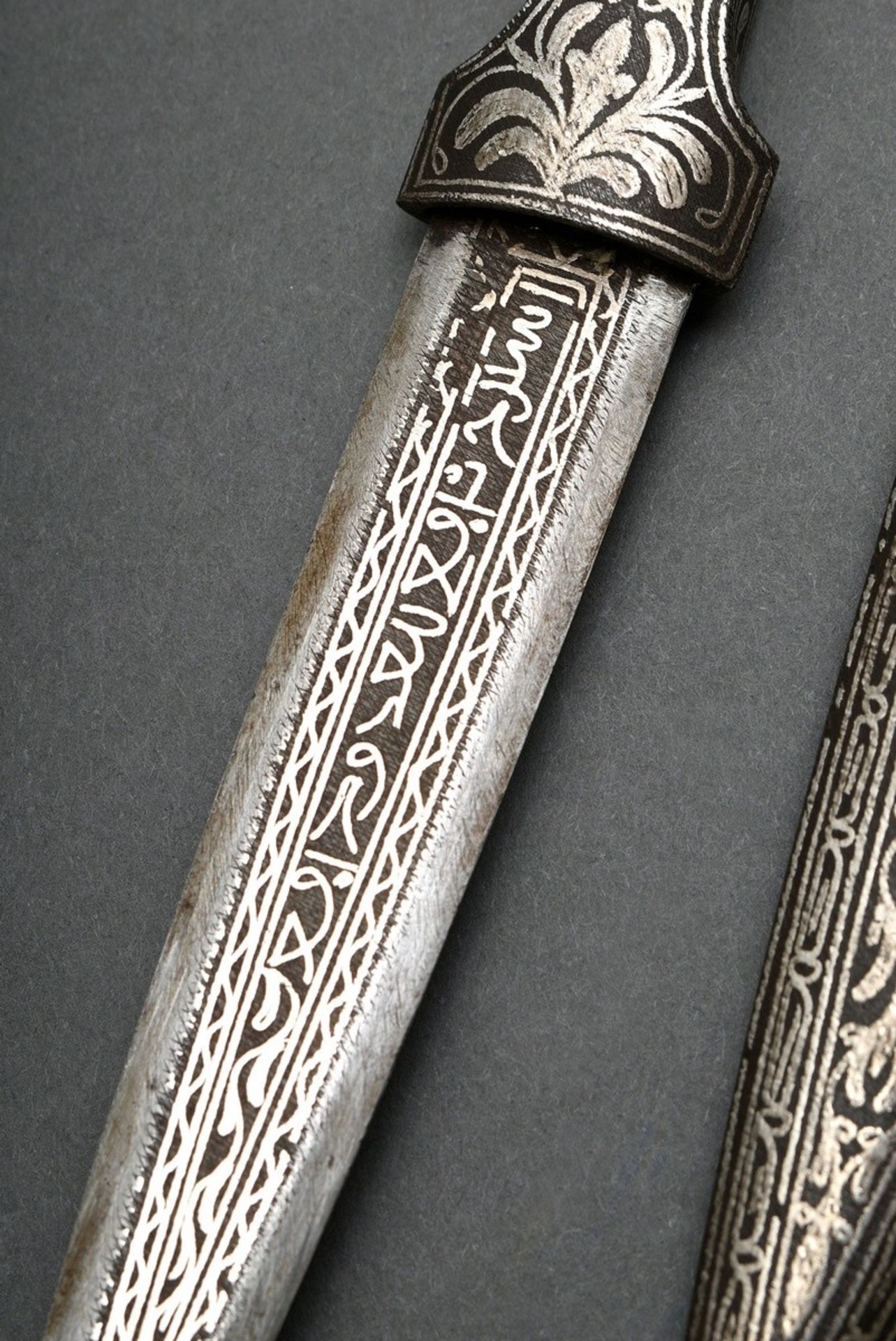 Mughal dagger with silver-inlaid floral motif on handle and scabbard and double-edged blade with in - Image 2 of 6