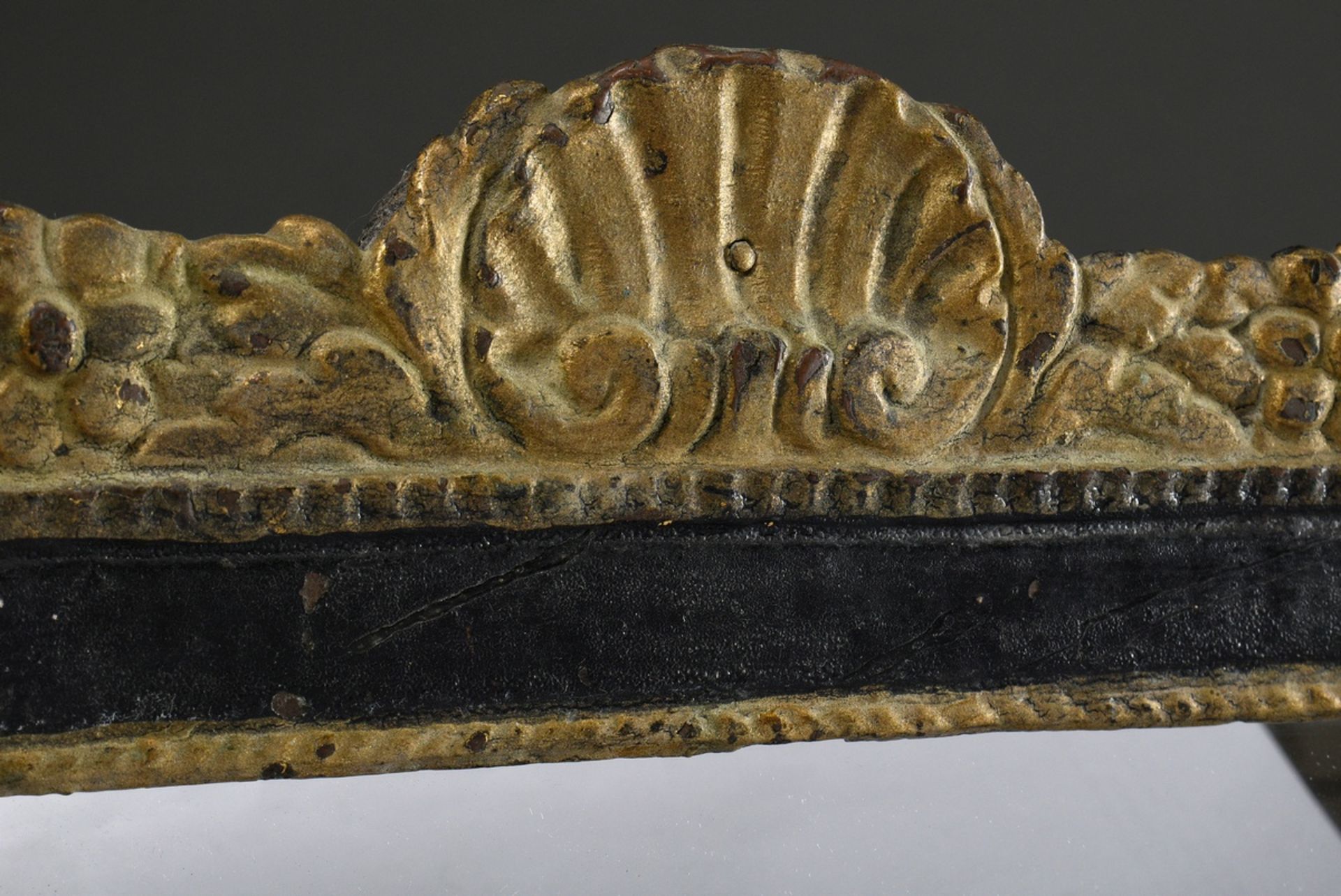 Small transverse mirror with rustic floral ornamentation and shell crowning, carved wood and black/ - Image 2 of 3