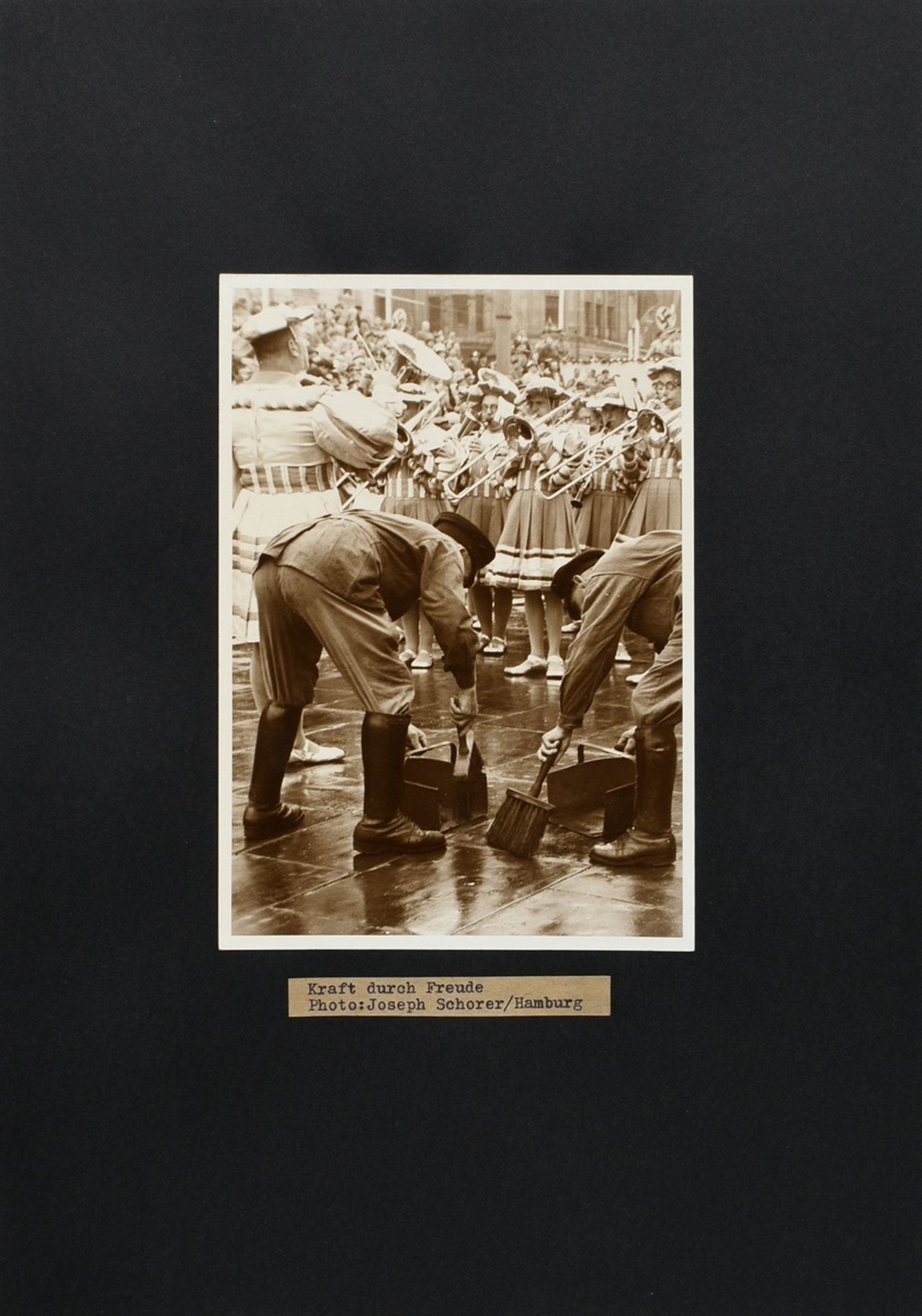 9 Schorer, Joseph (1894-1946) "Hamburg motifs (sailors, workers, Hans Albers)", photographs mounted - Image 9 of 20