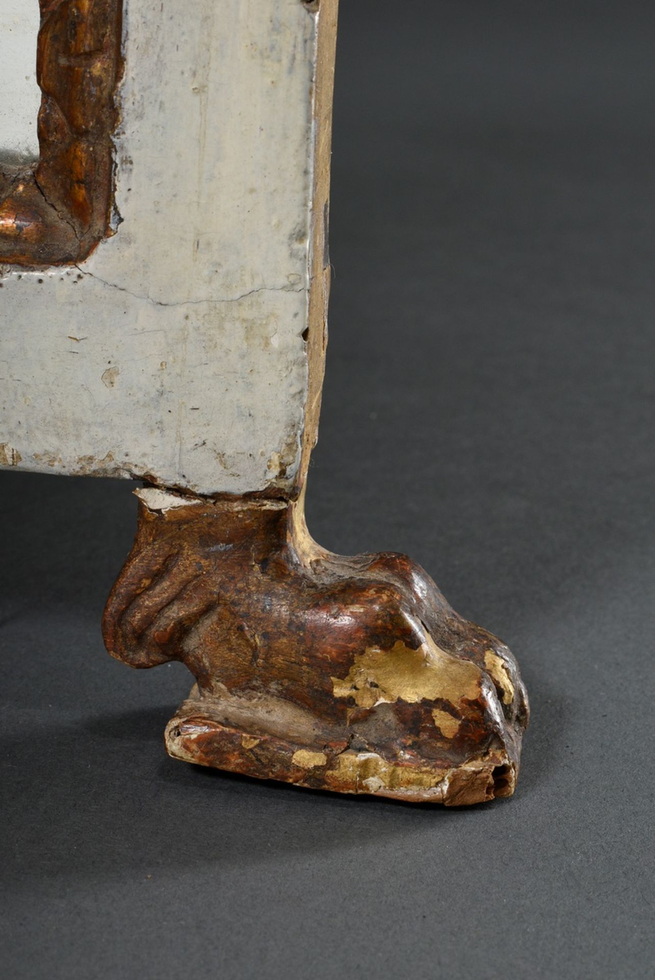 Small angular Empire mirror with gilded leaf frieze and paw feet, carved wood, white/gold painted,  - Image 2 of 4