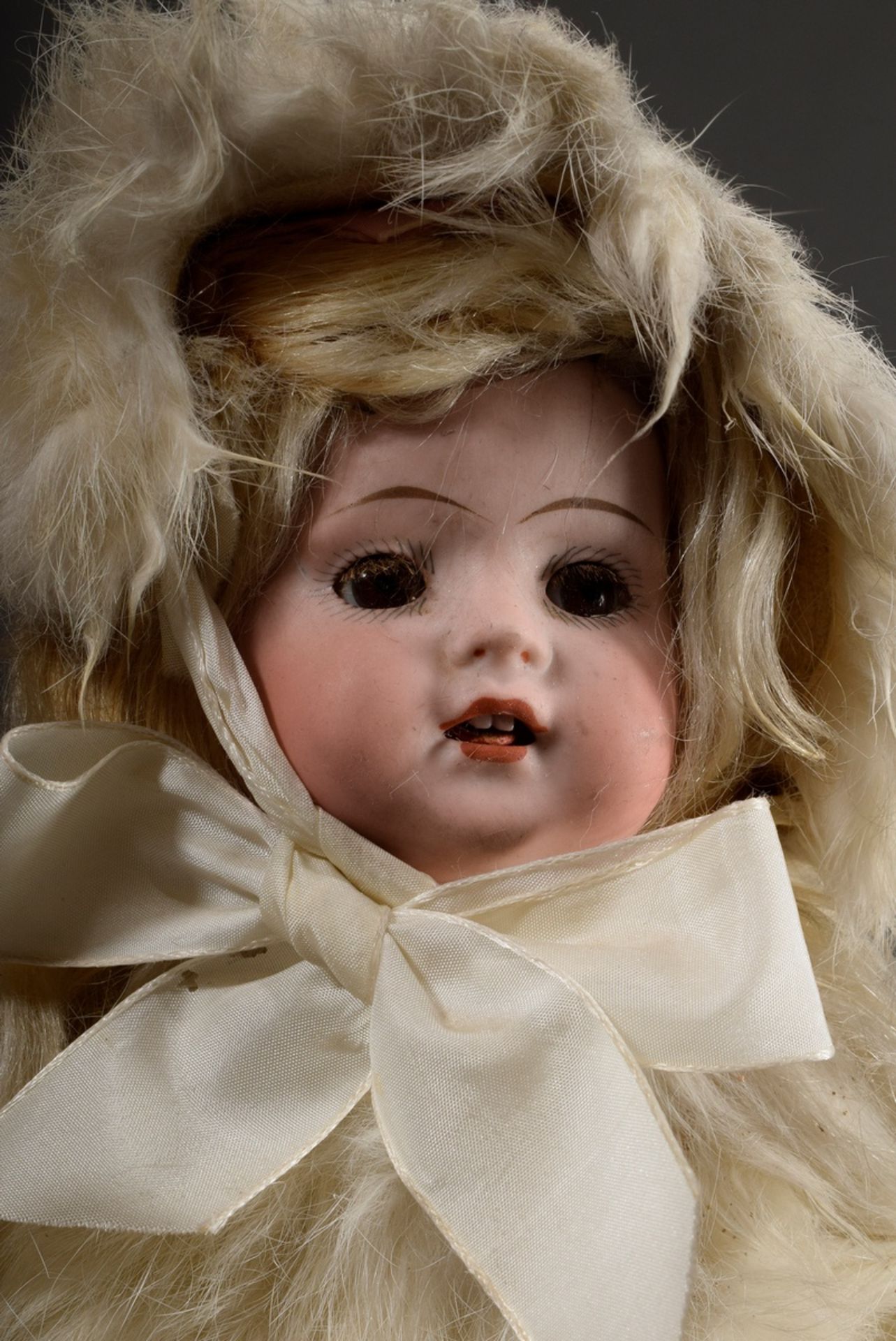 Lamp with "Winter Angel" doll, porcelain crank head and jointed body, real hair wig, glass eyes, op - Image 2 of 7