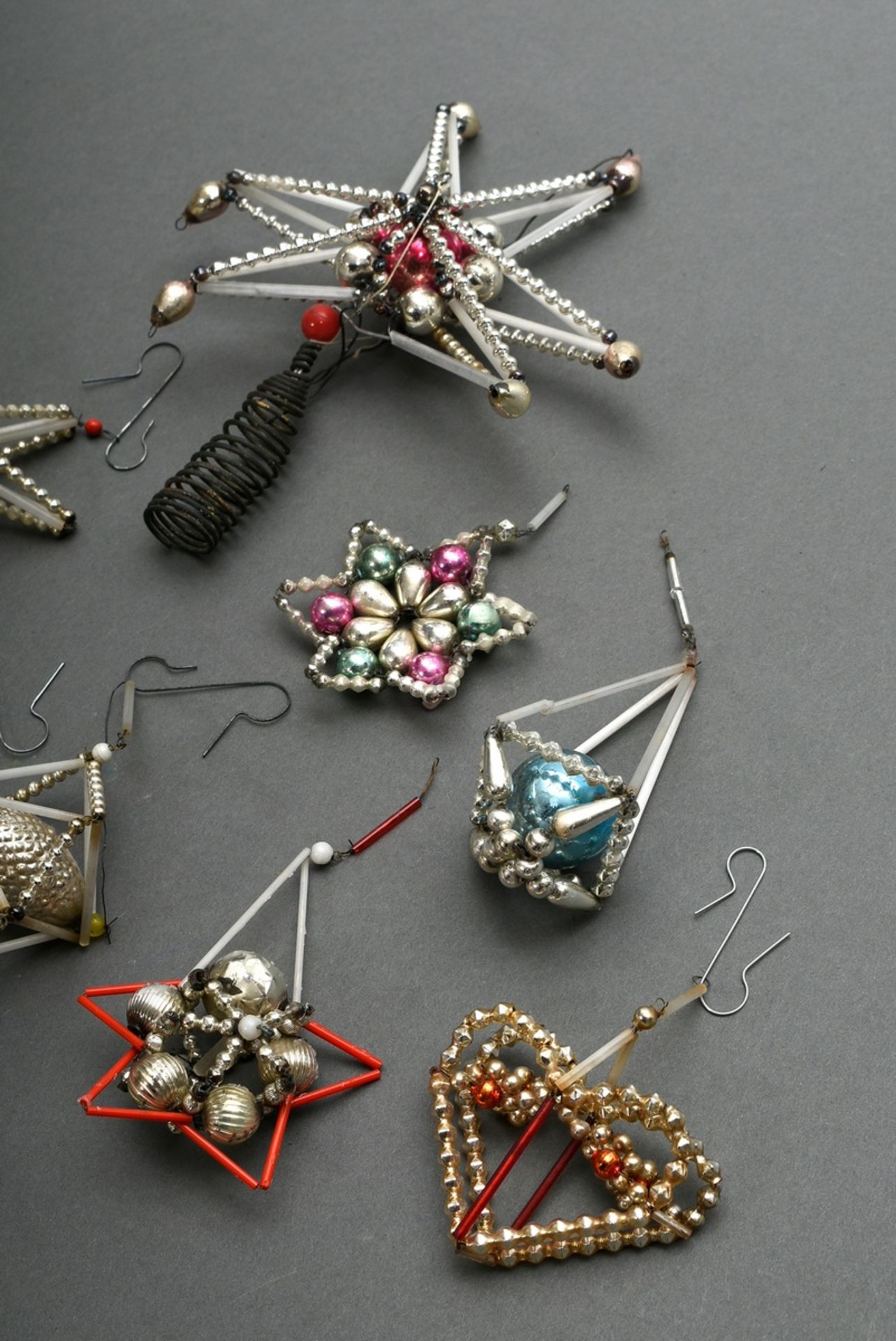 10 Various pieces of Gablonz Christmas decorations: a.o. fir tree lace, drops, heart and stars, gla - Image 2 of 3