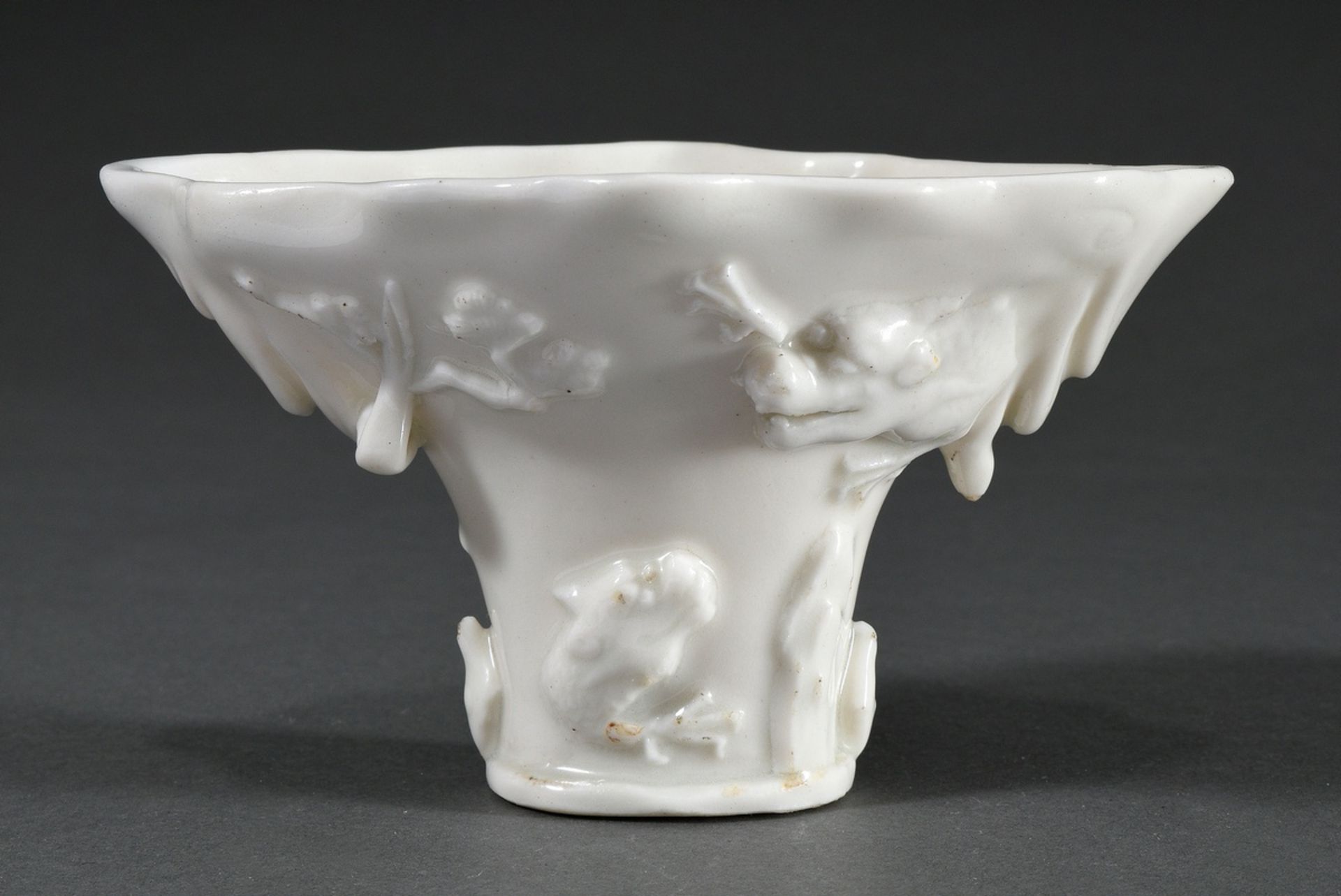 Blanc de Chine drinking cup with decoration in relief "dragon, deer and twigs" in the form of a rhi - Image 3 of 7