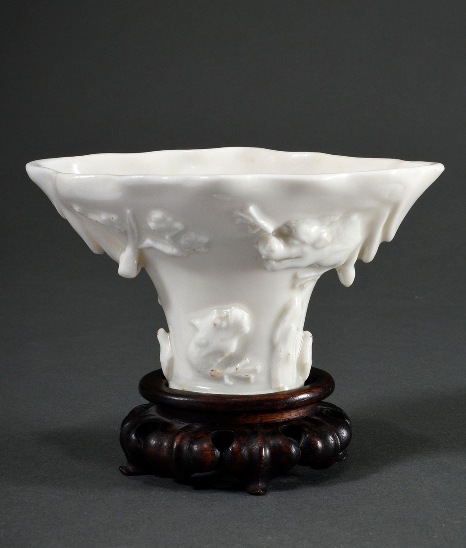 Blanc de Chine drinking cup with decoration in relief "dragon, deer and twigs" in the form of a rhi