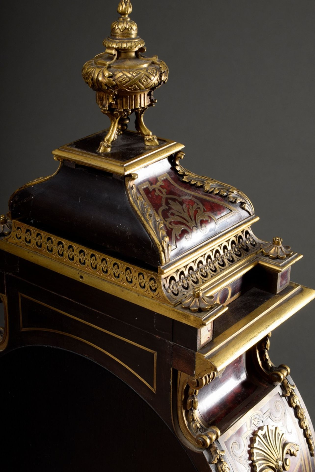Boulle pendulum with finely worked case, quality bronze fittings and engraved dial with Roman ename - Image 9 of 11