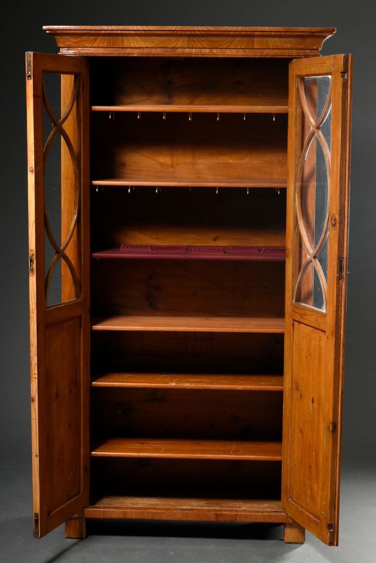 Narrow Biedermeier showcase with half glazed doors and arched struts, ash veneered on softwood, 192 - Image 2 of 7