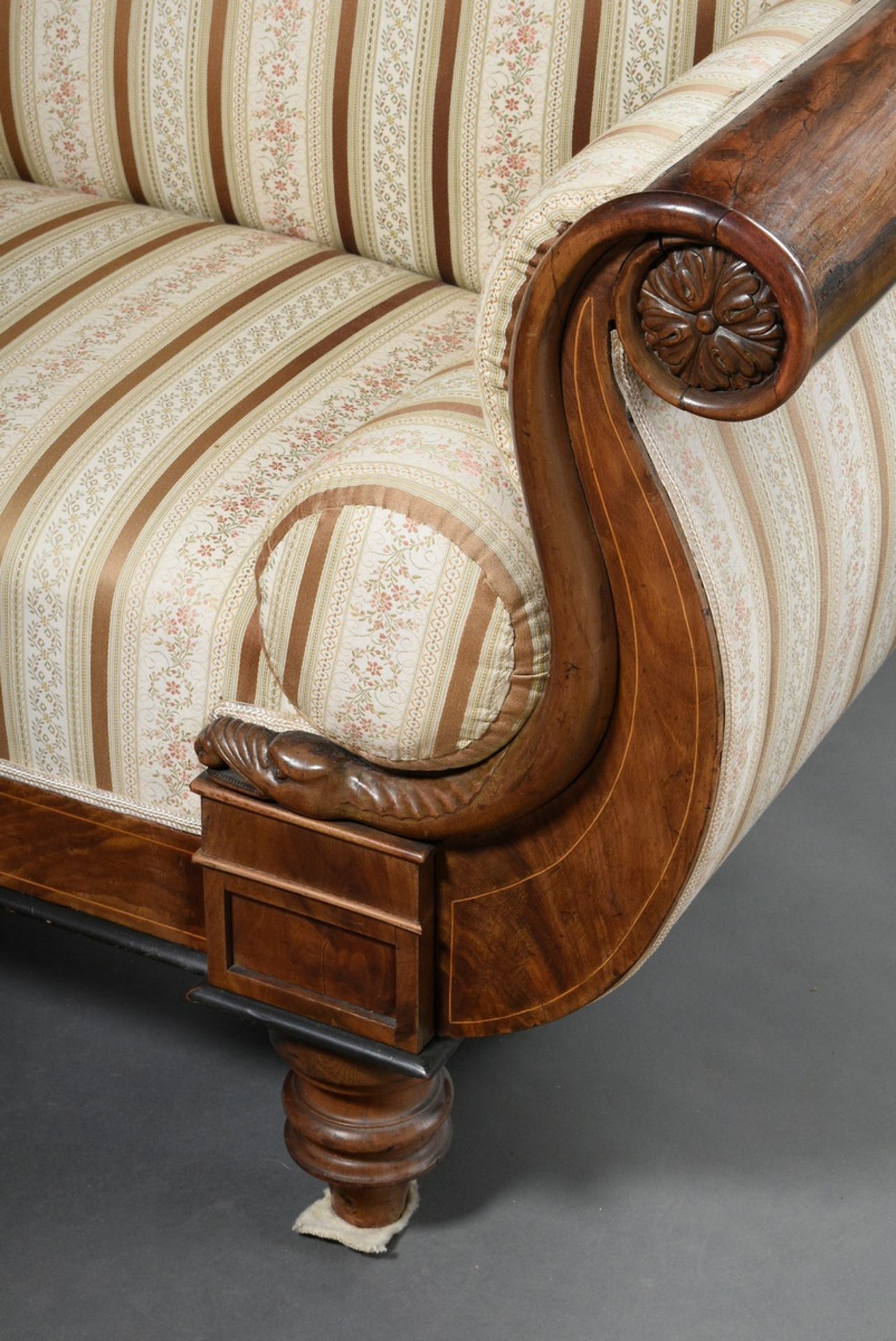 Small Biedermeier sofa with plastic snakes on the backrests, mahogany veneered on softwood with rib - Image 3 of 5