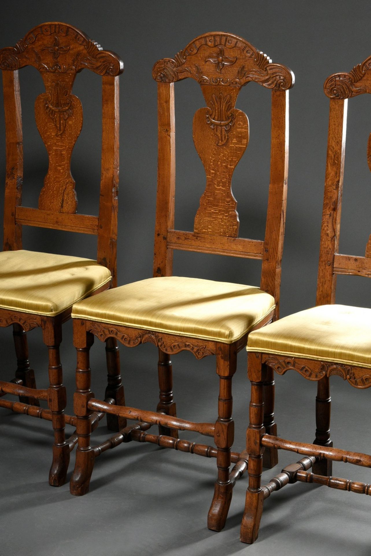 4 Flensburg Baroque chairs with floral carved back board, oak, 1st half 18th c., h. 48/110cm - Image 2 of 7