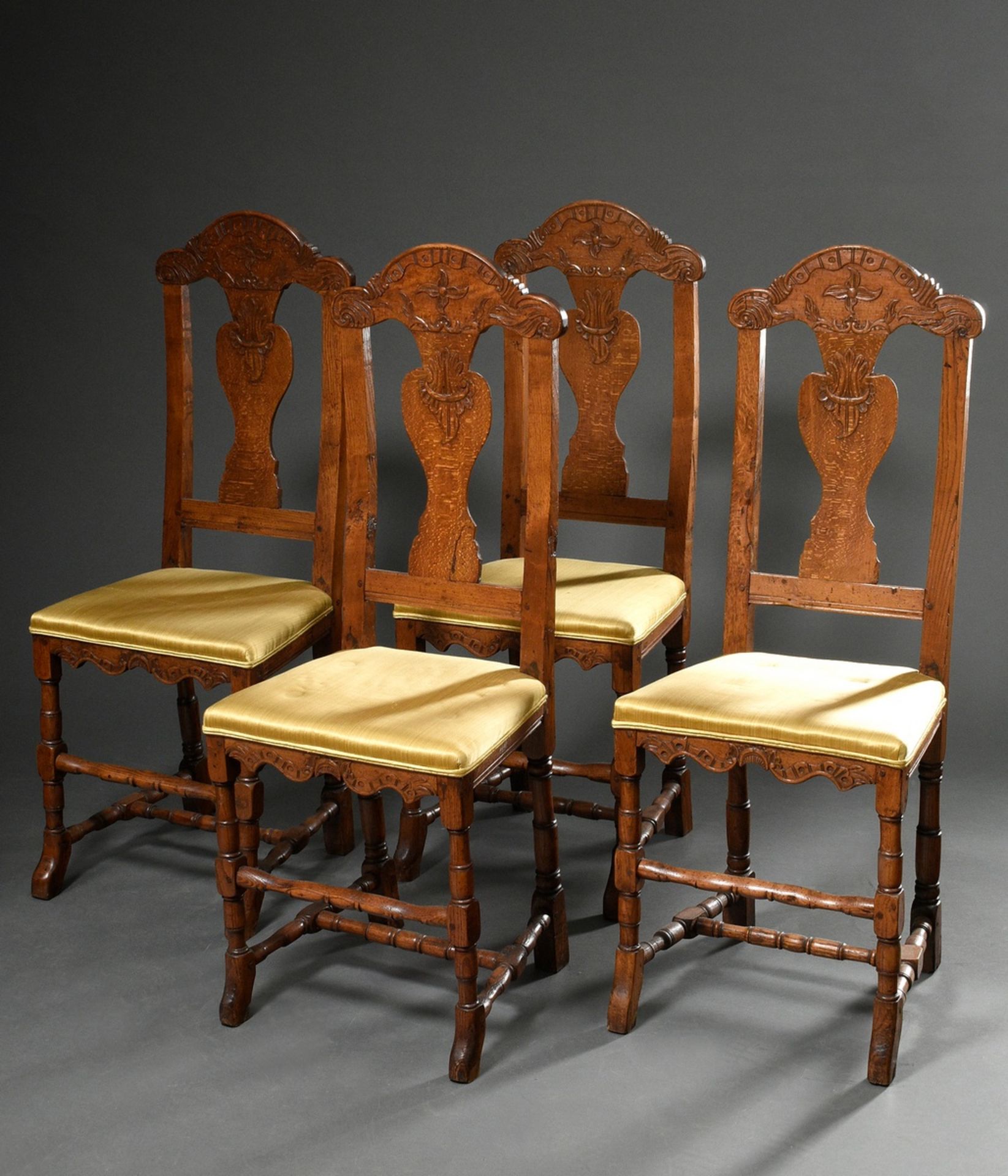 4 Flensburg Baroque chairs with floral carved back board, oak, 1st half 18th c., h. 48/110cm