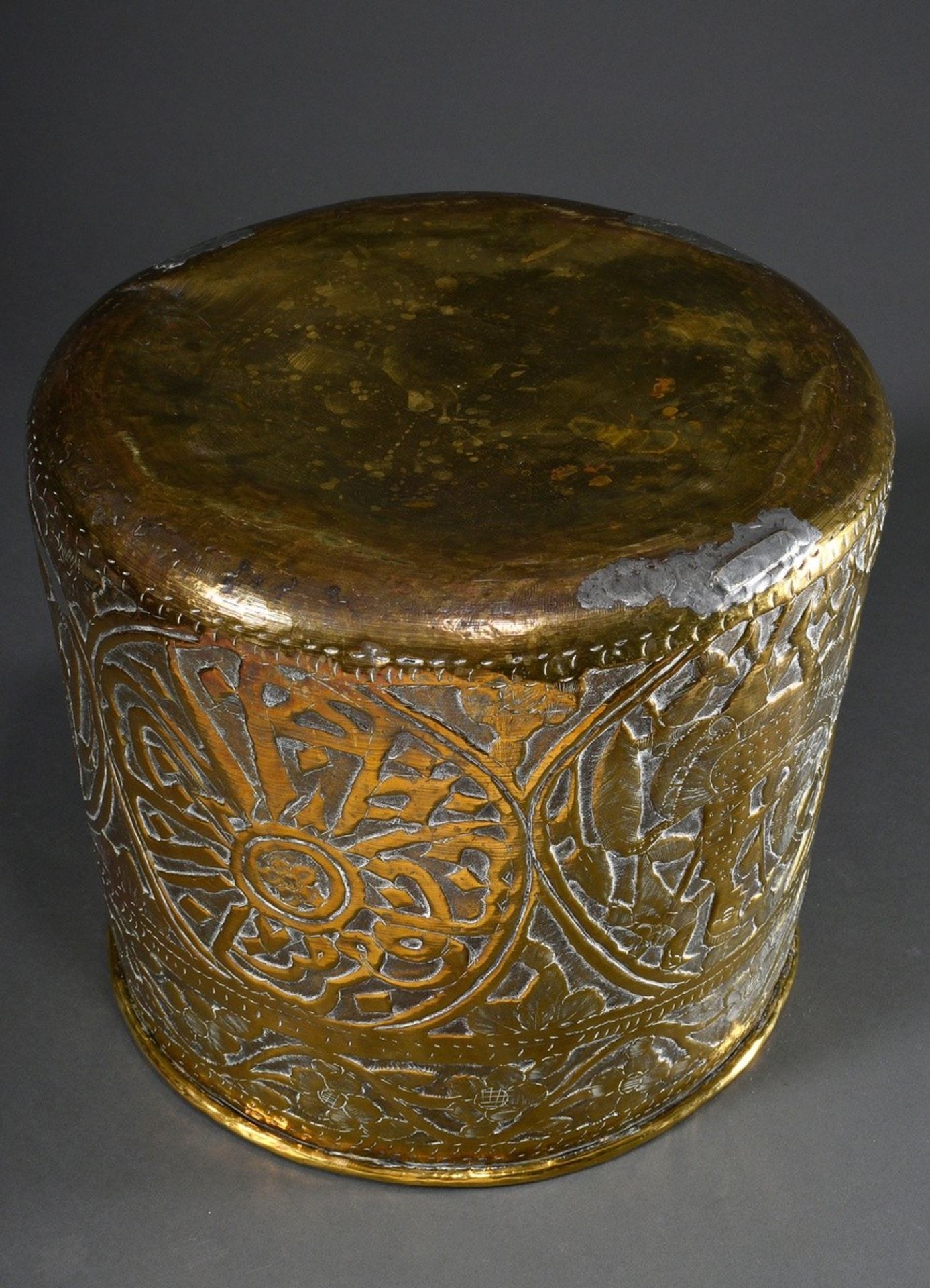 Large brass firewood bucket with chased wall "Arabic characters and figures", around 1900, h. 32cm, - Image 6 of 7